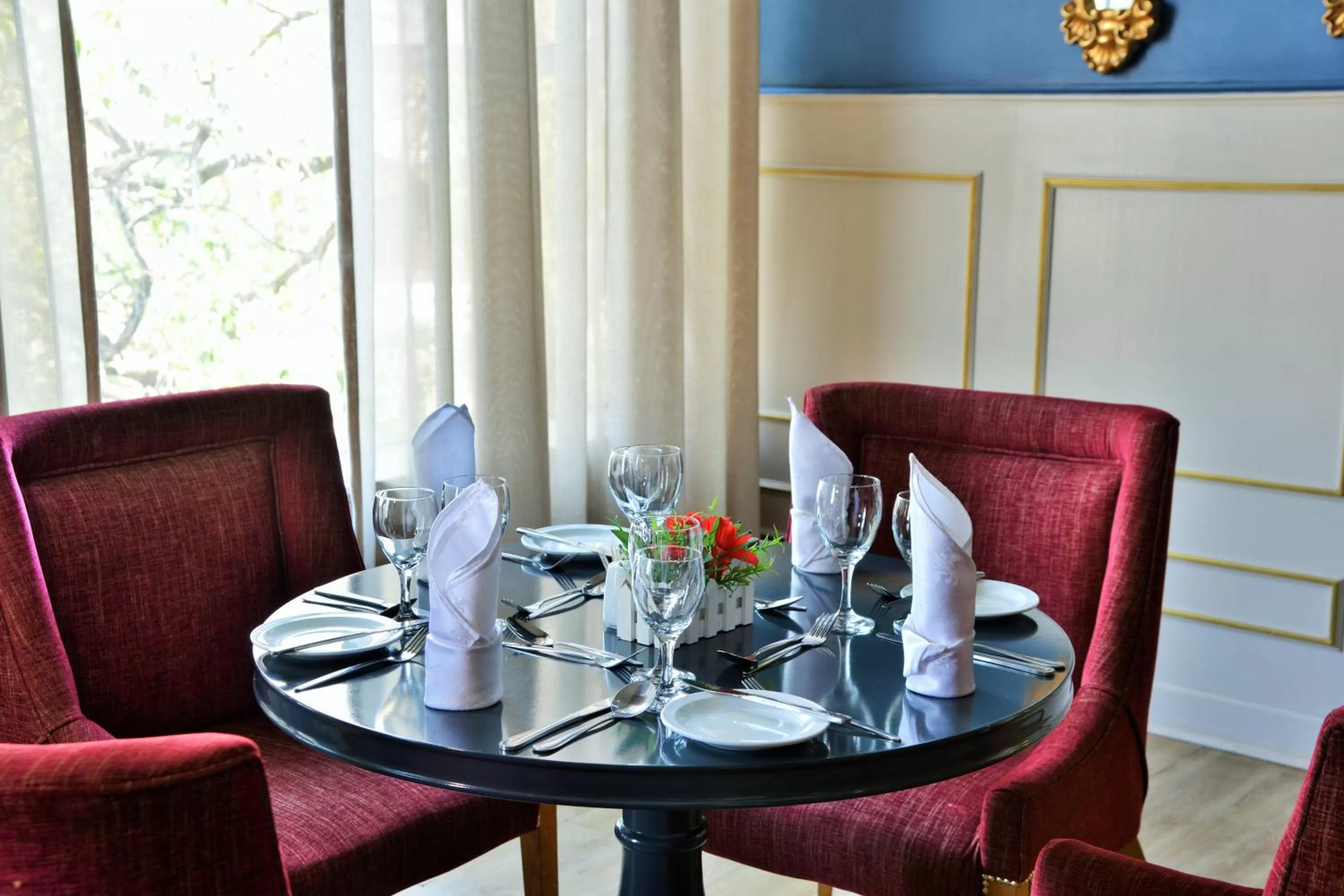 Restaurant/places to eat in Cresta Jameson Hotel