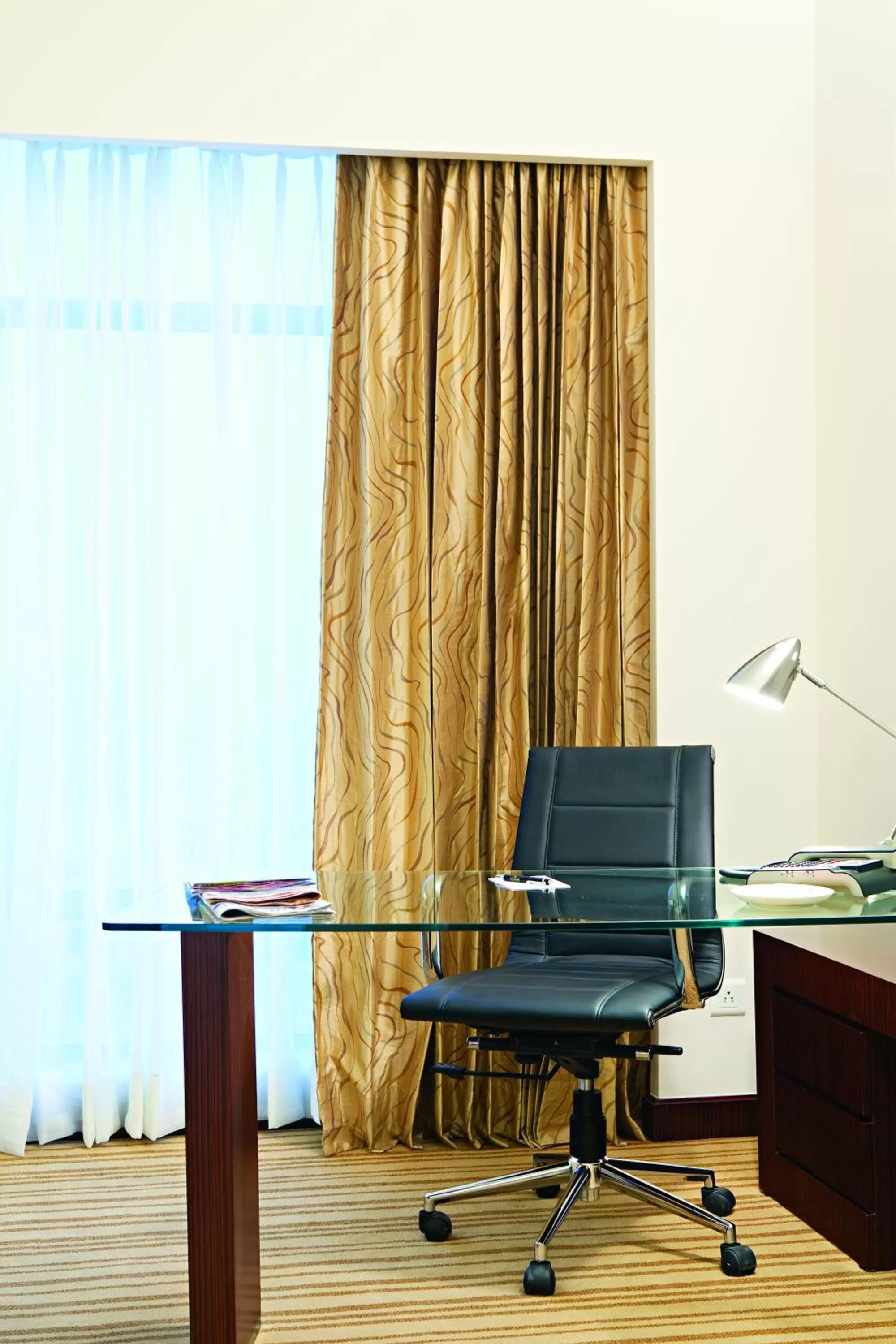 Seating area in Country Inn & Suites By Radisson, Sahibabad