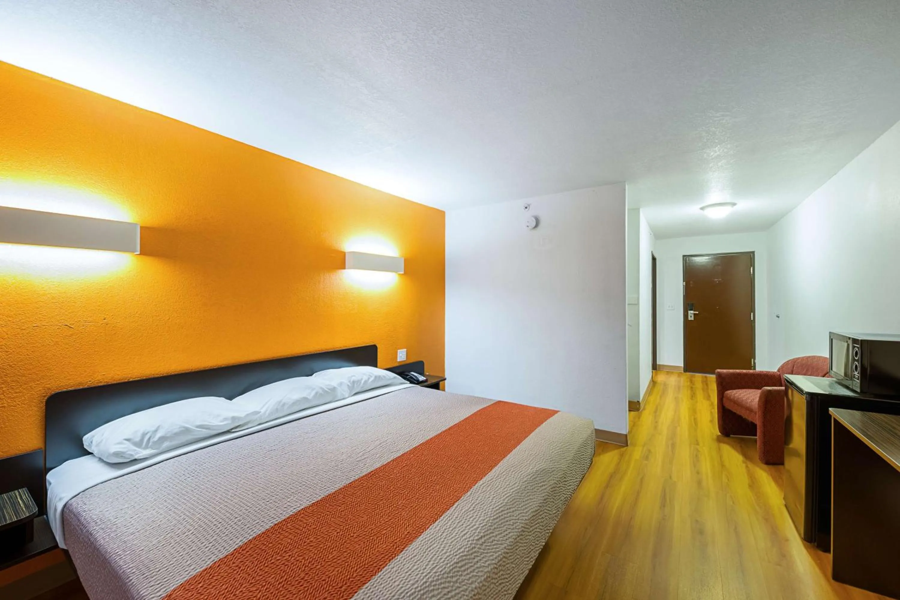 Photo of the whole room, Bed in Motel 6-Amarillo, TX