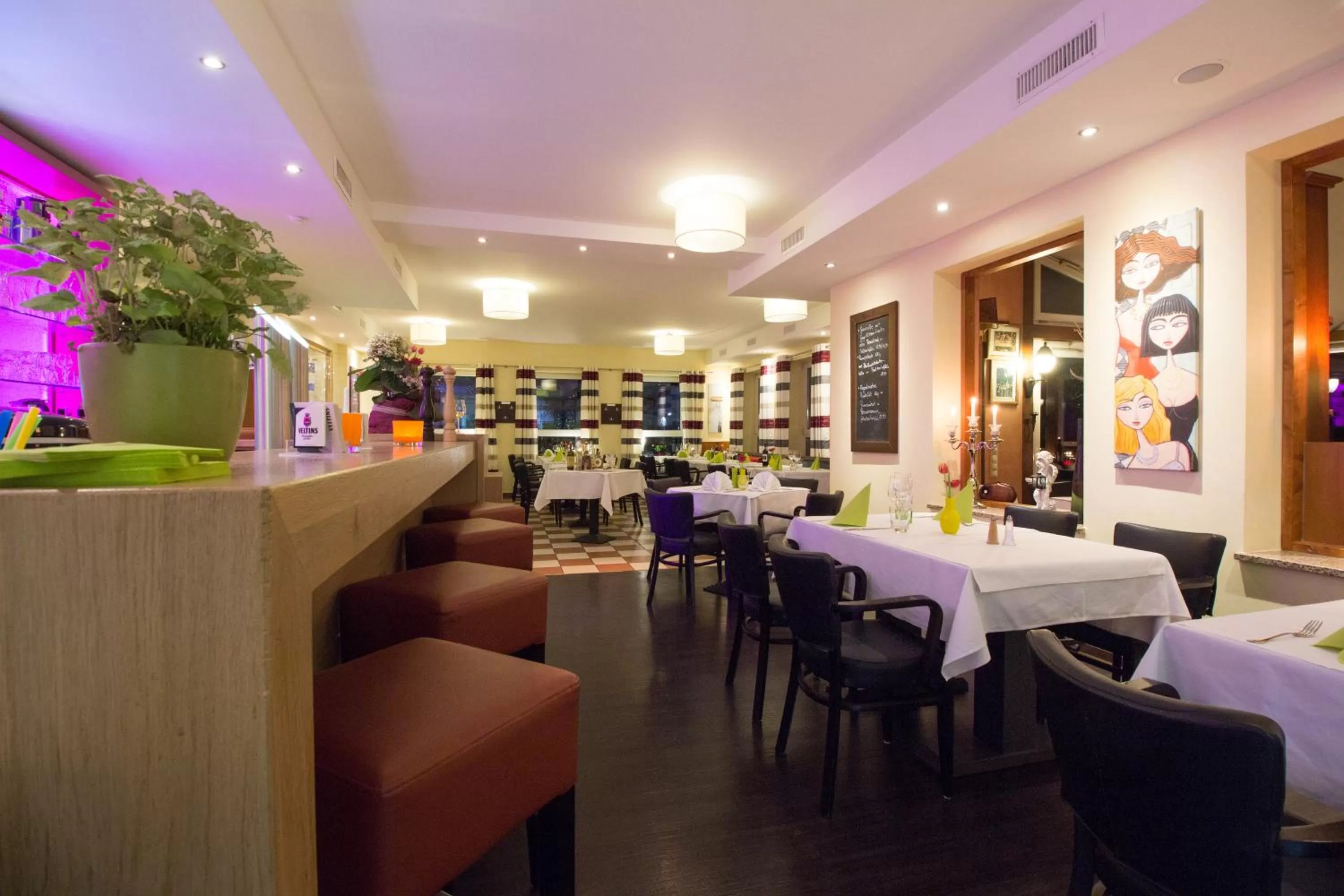 Restaurant/places to eat in HOTEL PARQÉO im A66