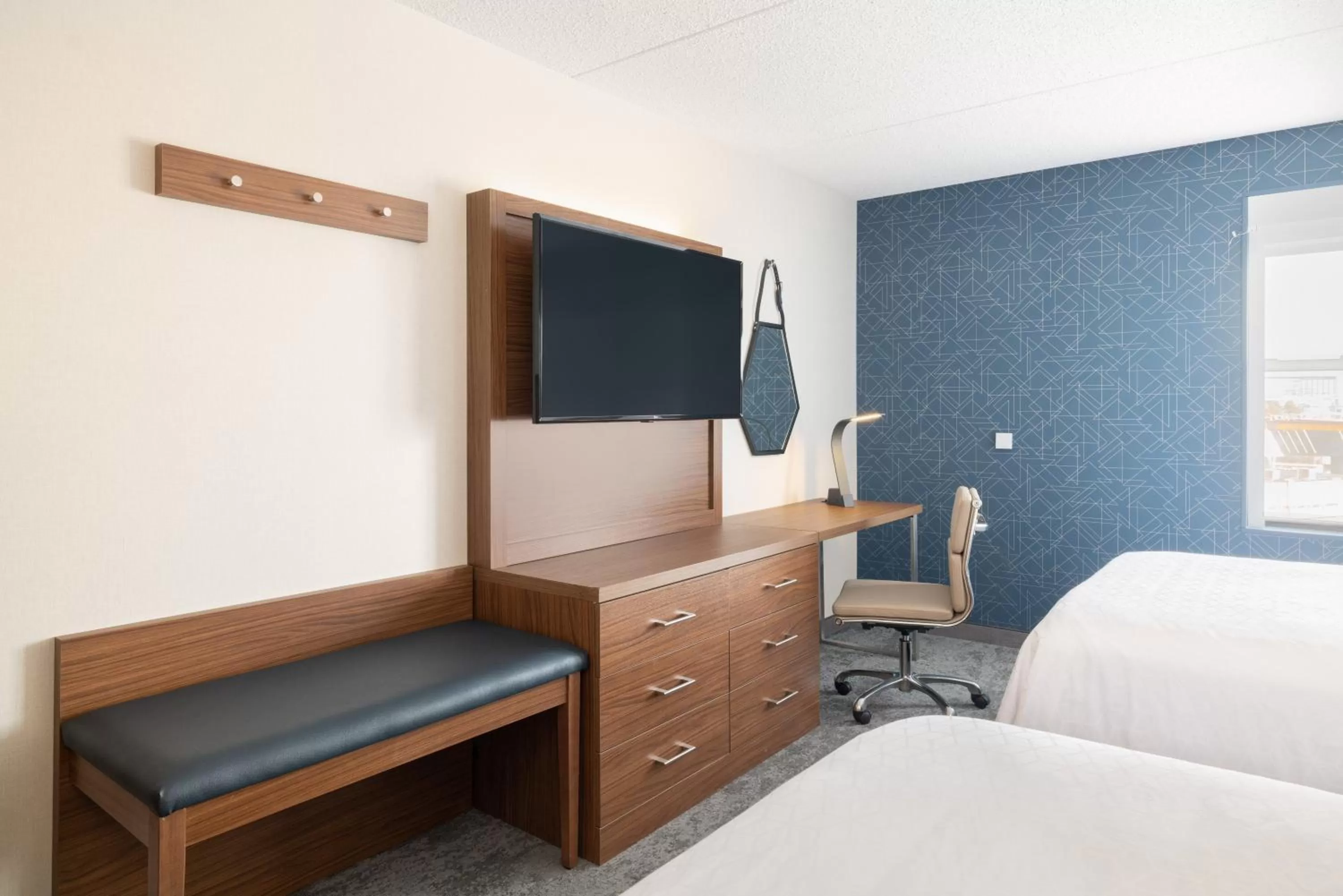 Photo of the whole room, Bed in Holiday Inn Express & Suites Boston - Cambridge by IHG