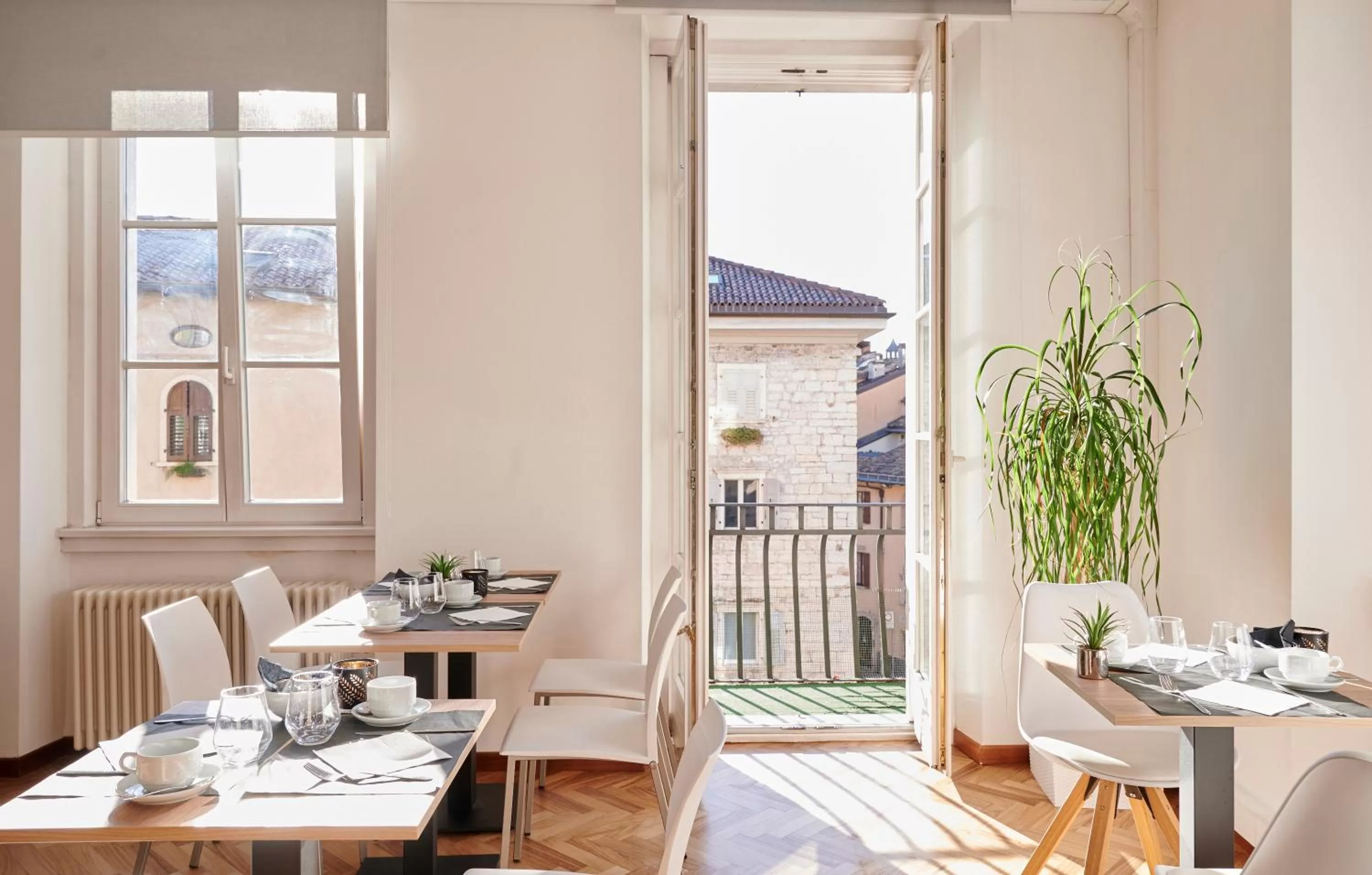 Lainez Rooms & Suites