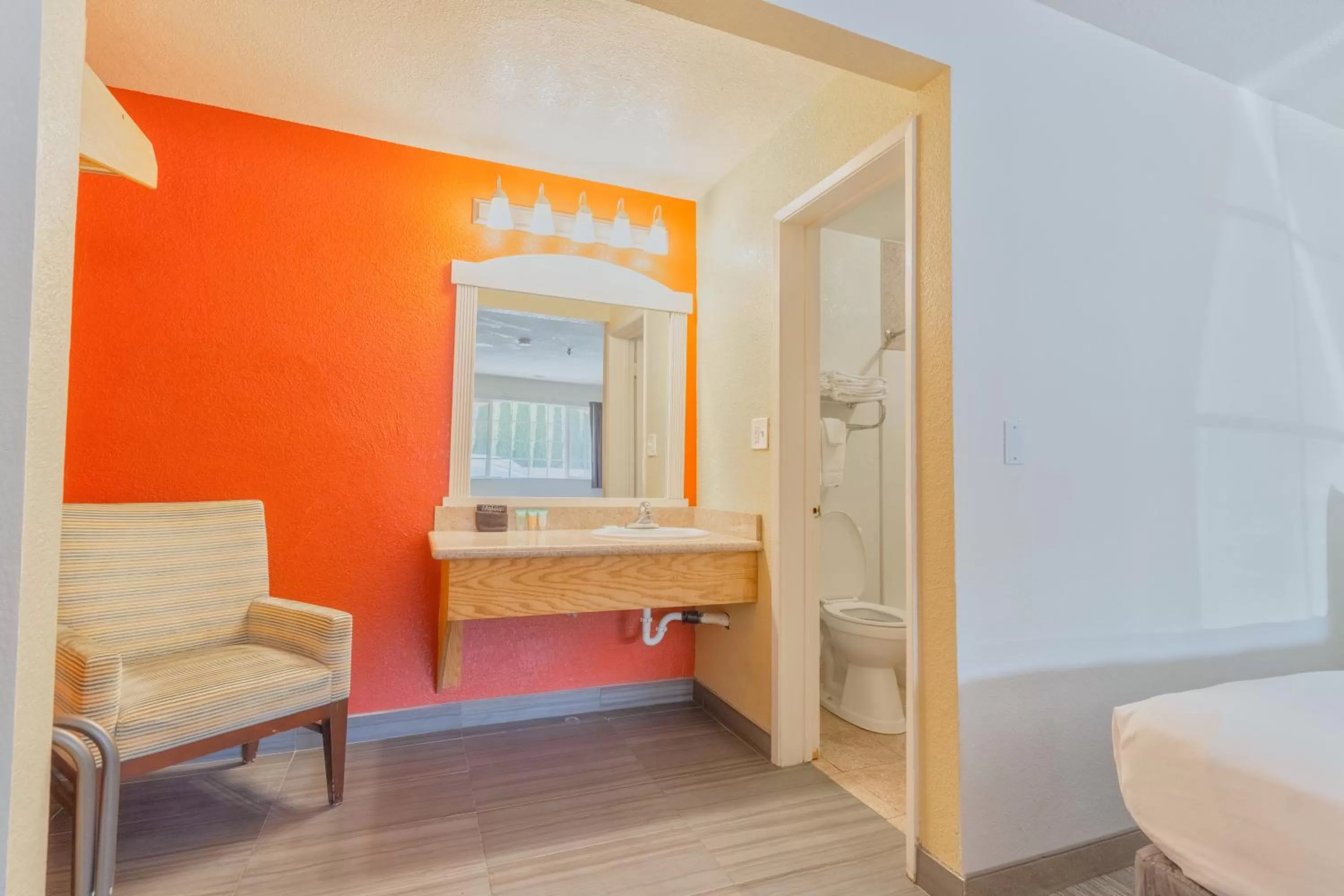 Bathroom, Bed in The Yosemite Inn
