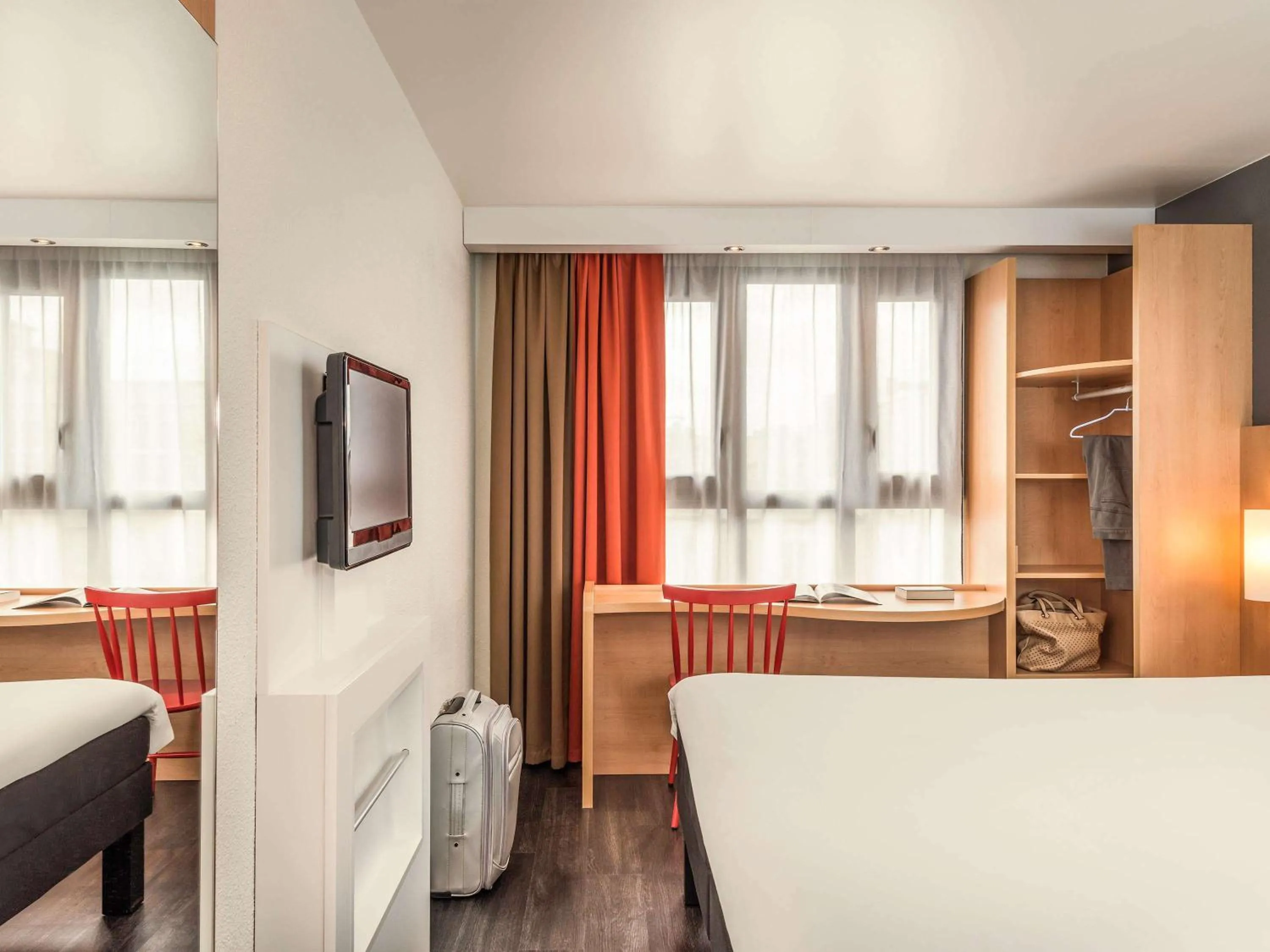 Photo of the whole room, Bed in ibis Paris Bastille Faubourg St Antoine