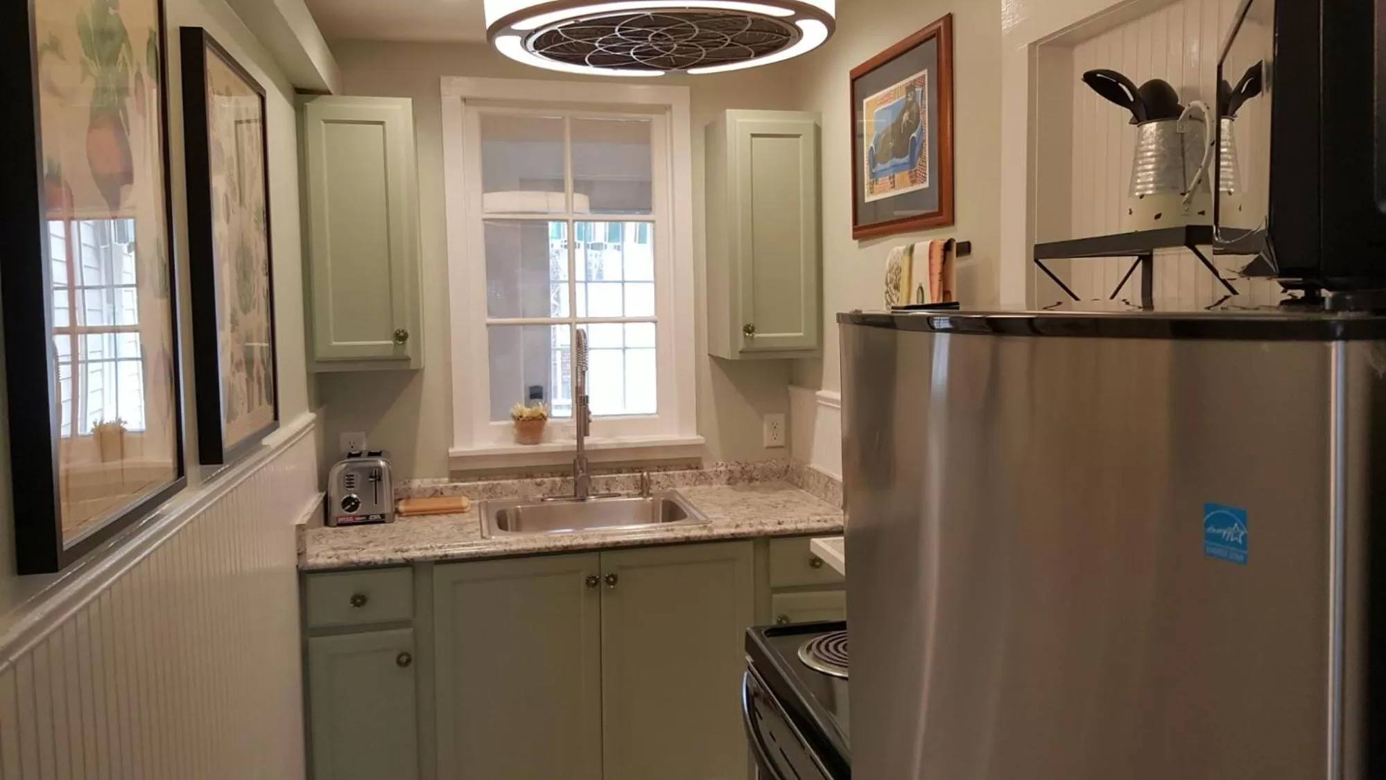 Kitchen or kitchenette in Rosemont B&B Cottages