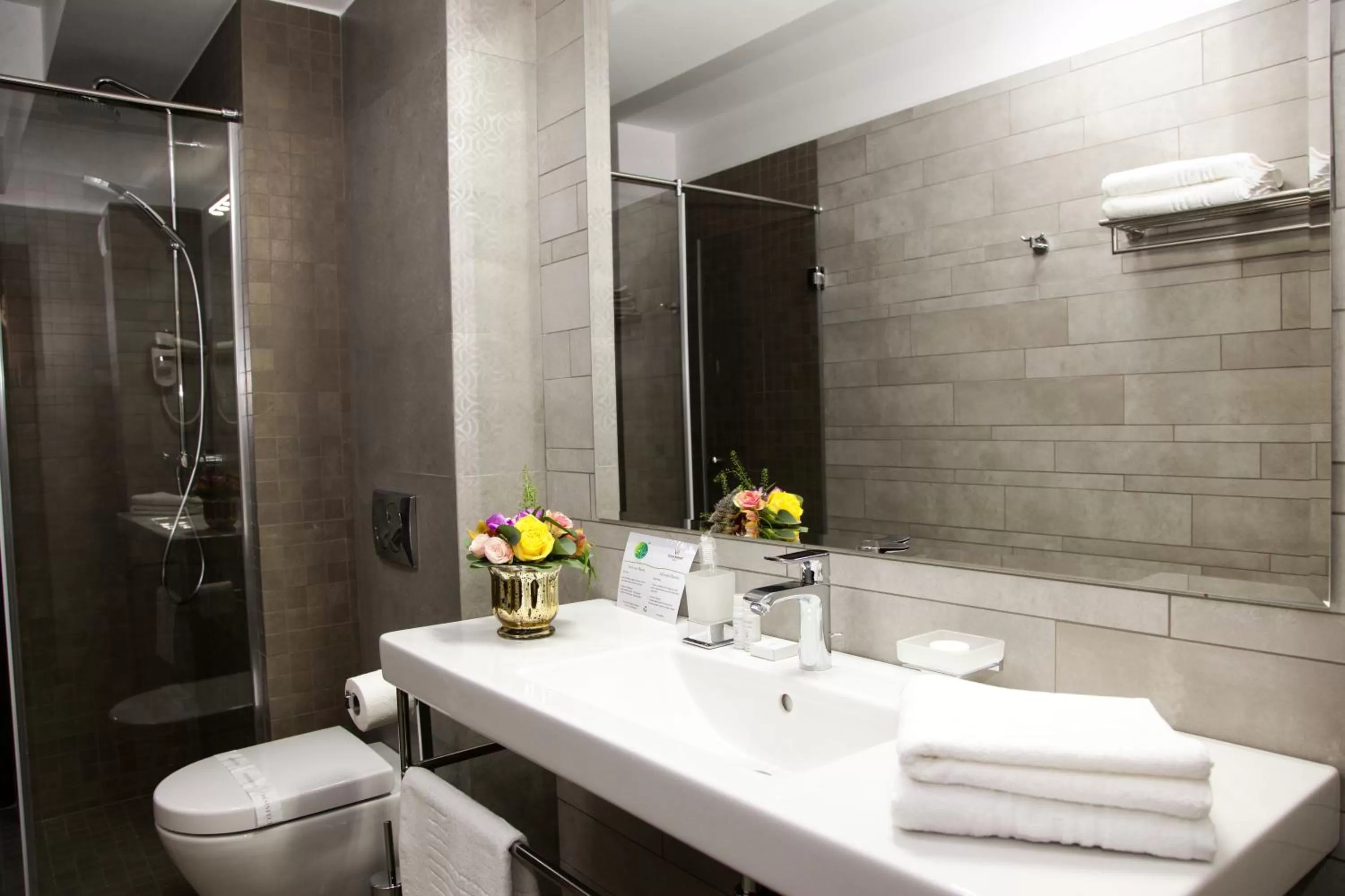 Bathroom in Victoria Bulevard Hotel