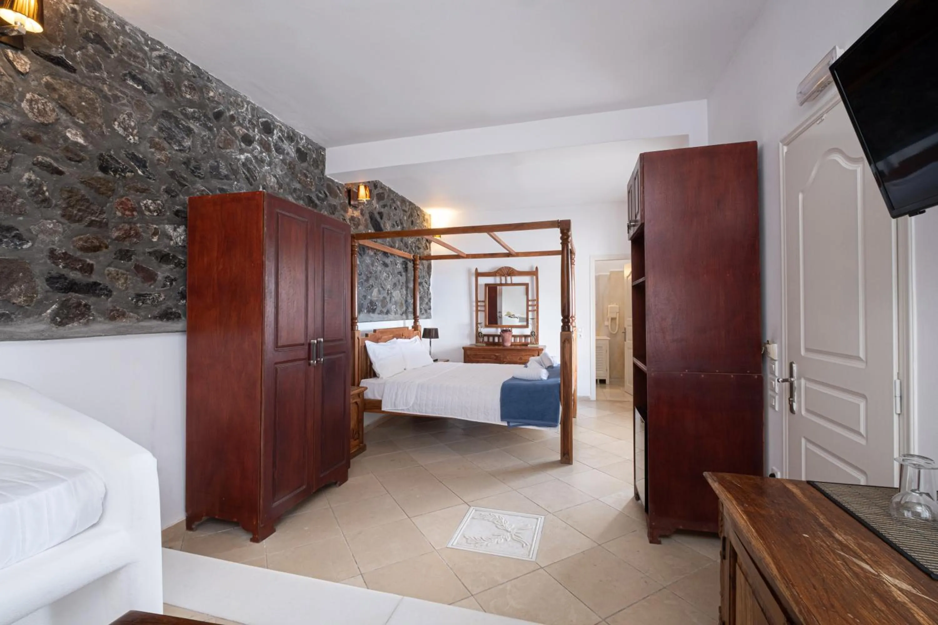 Bed in Loucas on the Cliff