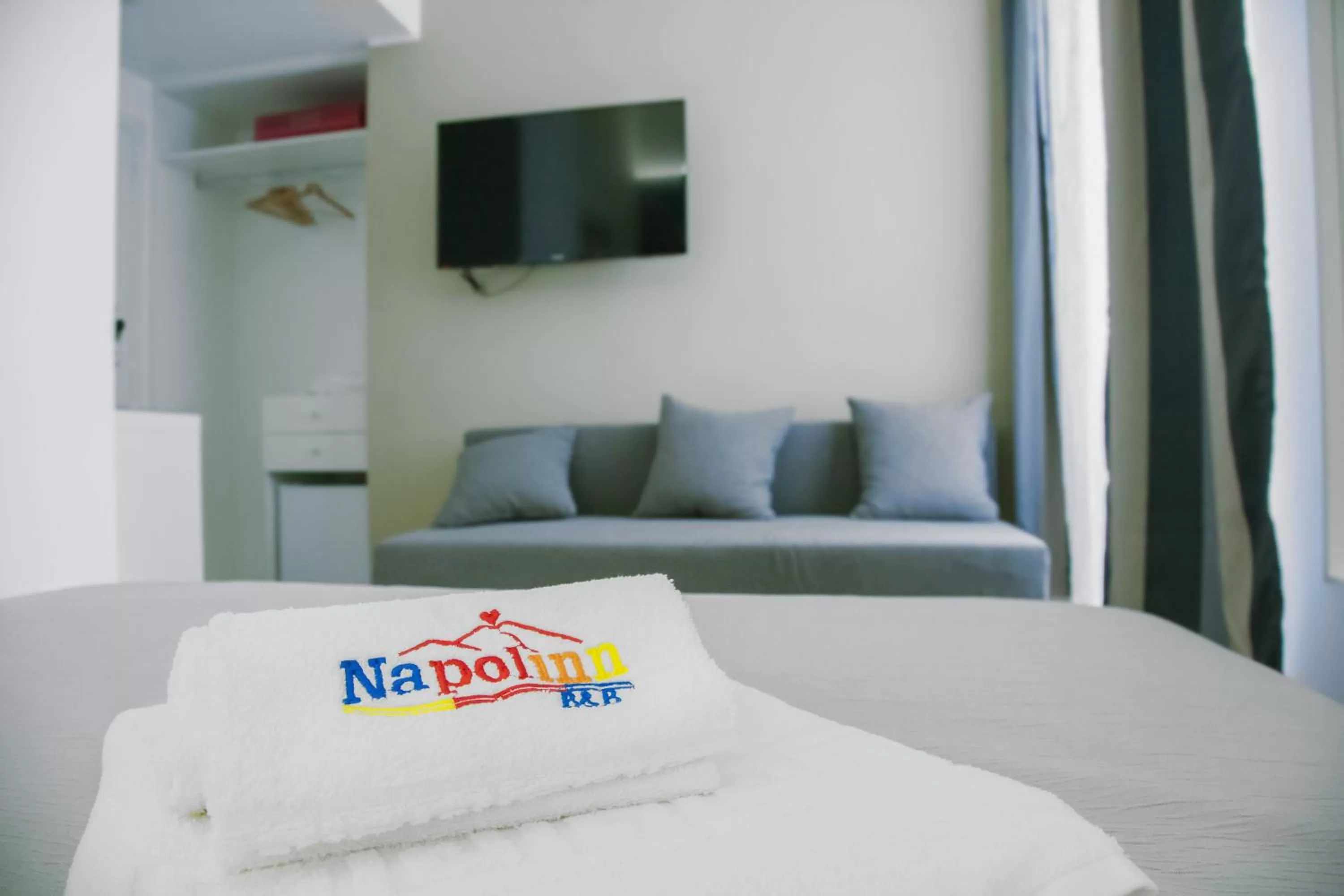 Property logo or sign, Bed in Napolinn