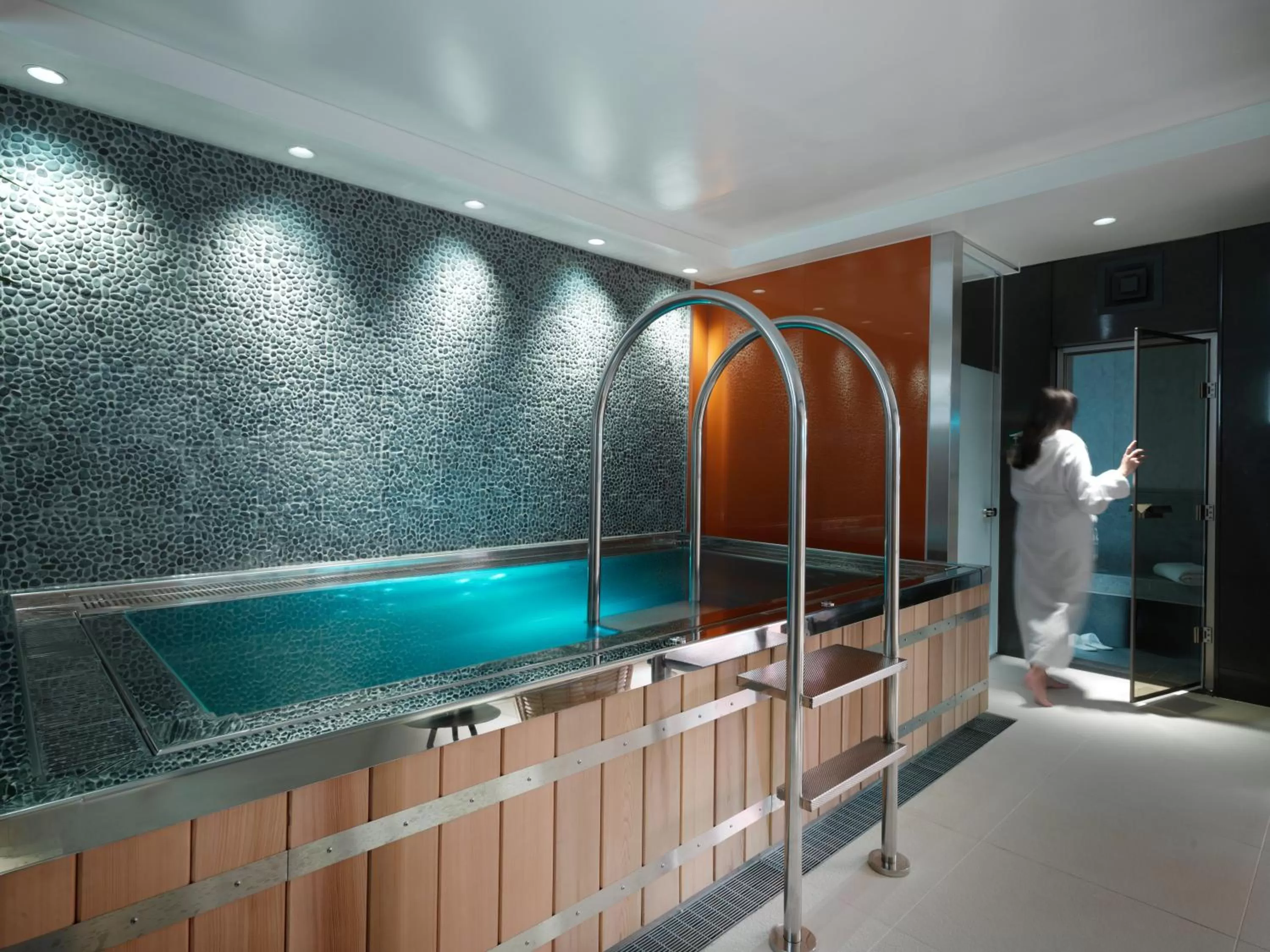Hot Tub in The Athenaeum Hotel & Residences