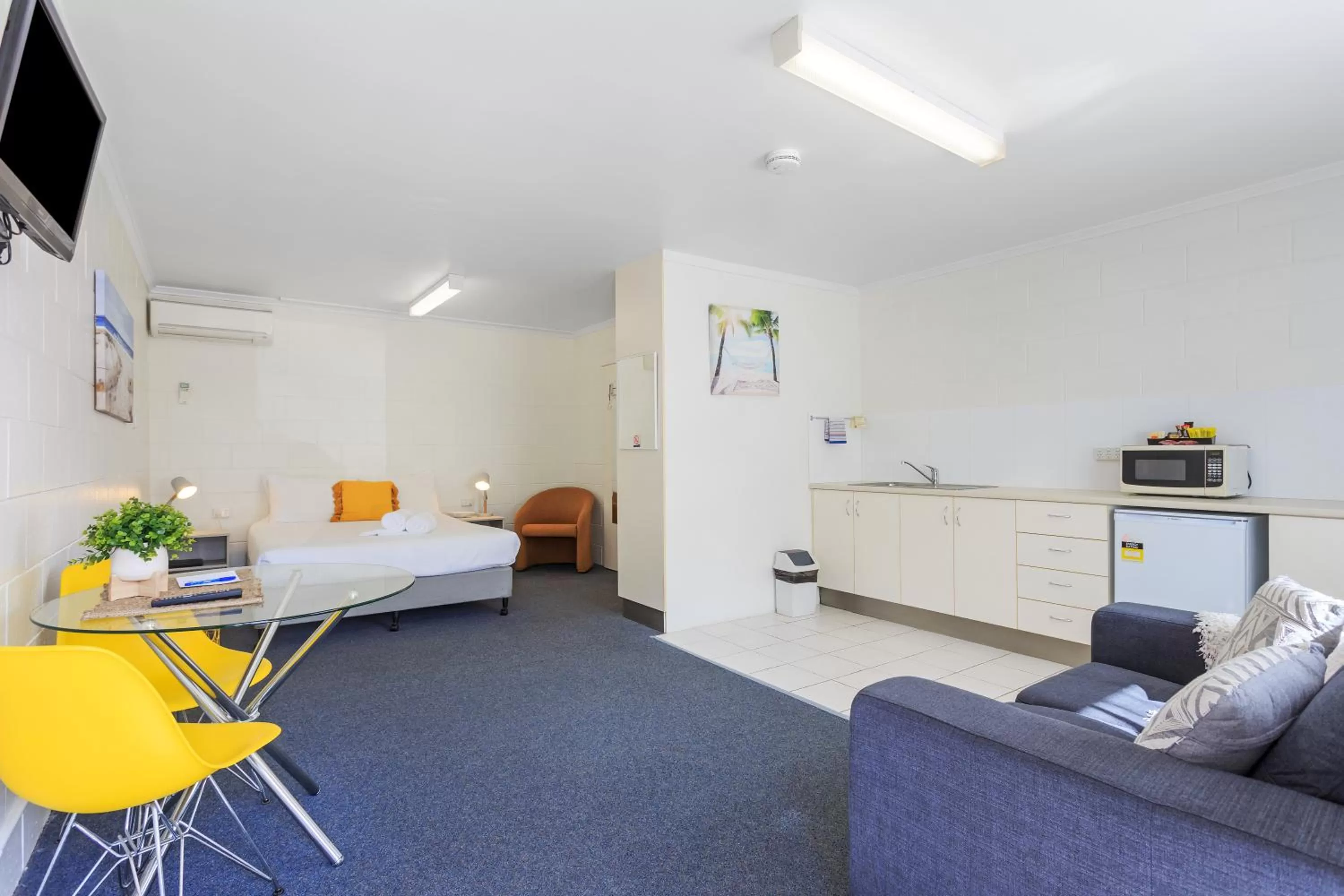 TV and multimedia in Top Spot Motel