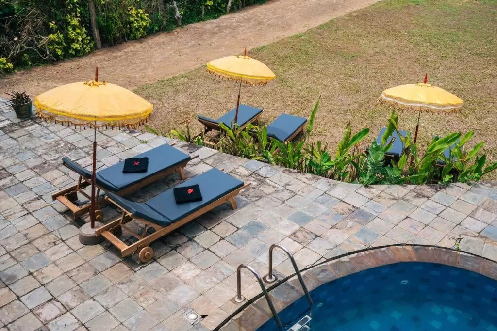 Sānti Beach House with pool & beach