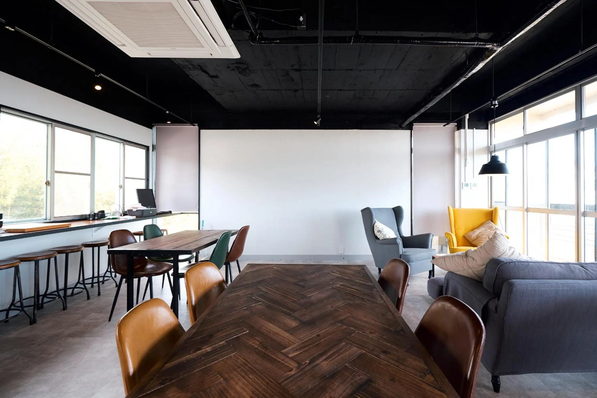 Living room in J-Hoppers Lake Biwa Guesthouse