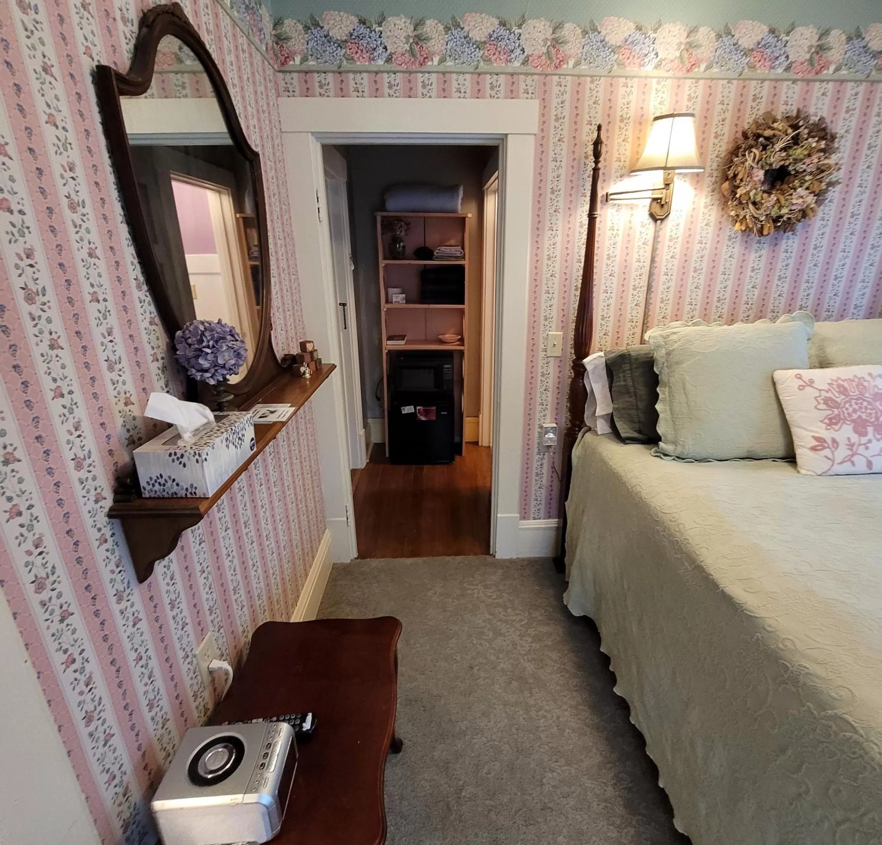 Bedroom, Bed in Prairie House Manor Bed and Breakfast