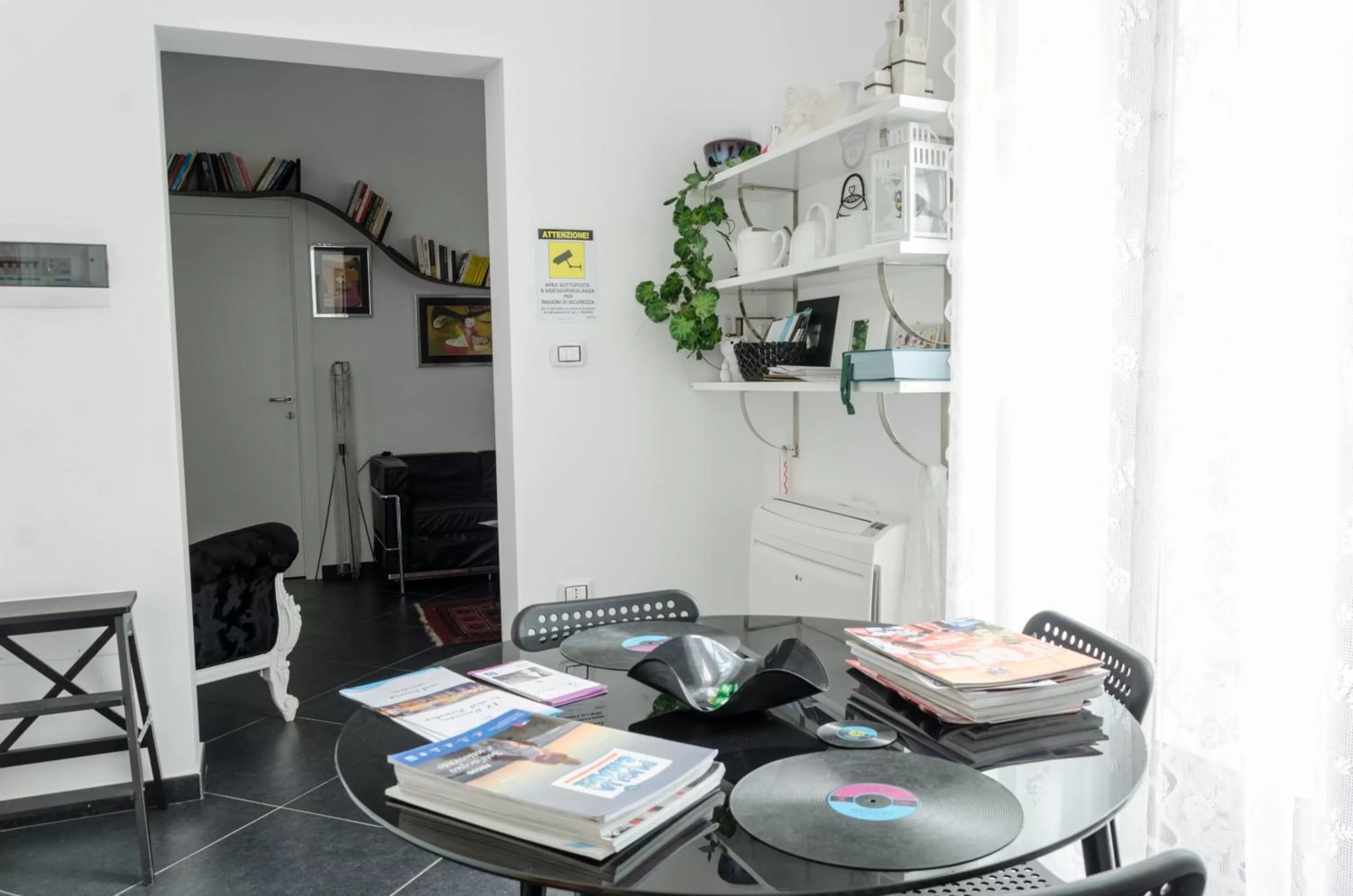 Communal lounge/ TV room in Maria Vittoria Charming Rooms and Apartments