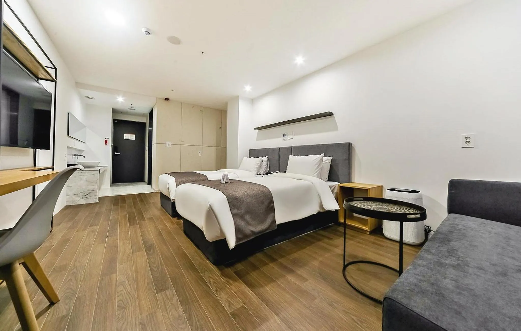 Bed in Hotel Noblestay