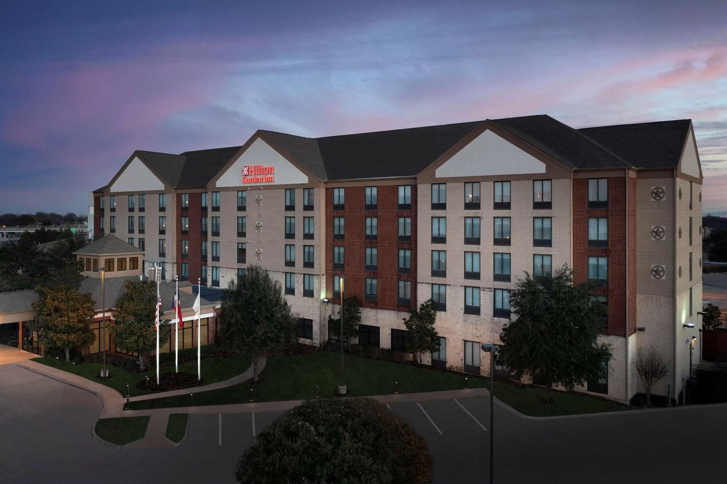 Property building in Hilton Garden Inn Dallas/Duncanville
