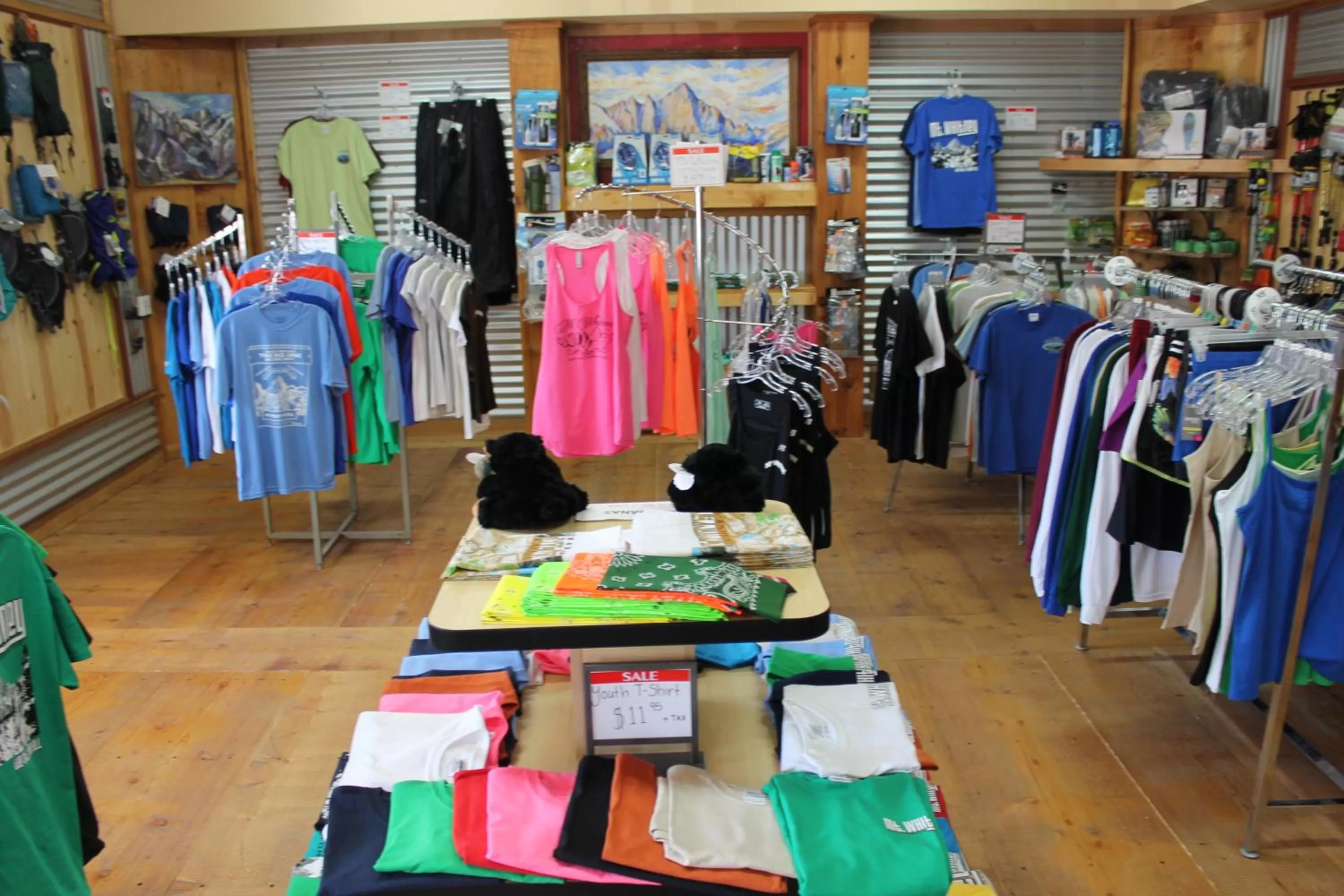 On-site shops in Whitney Portal Hotel And Hostel