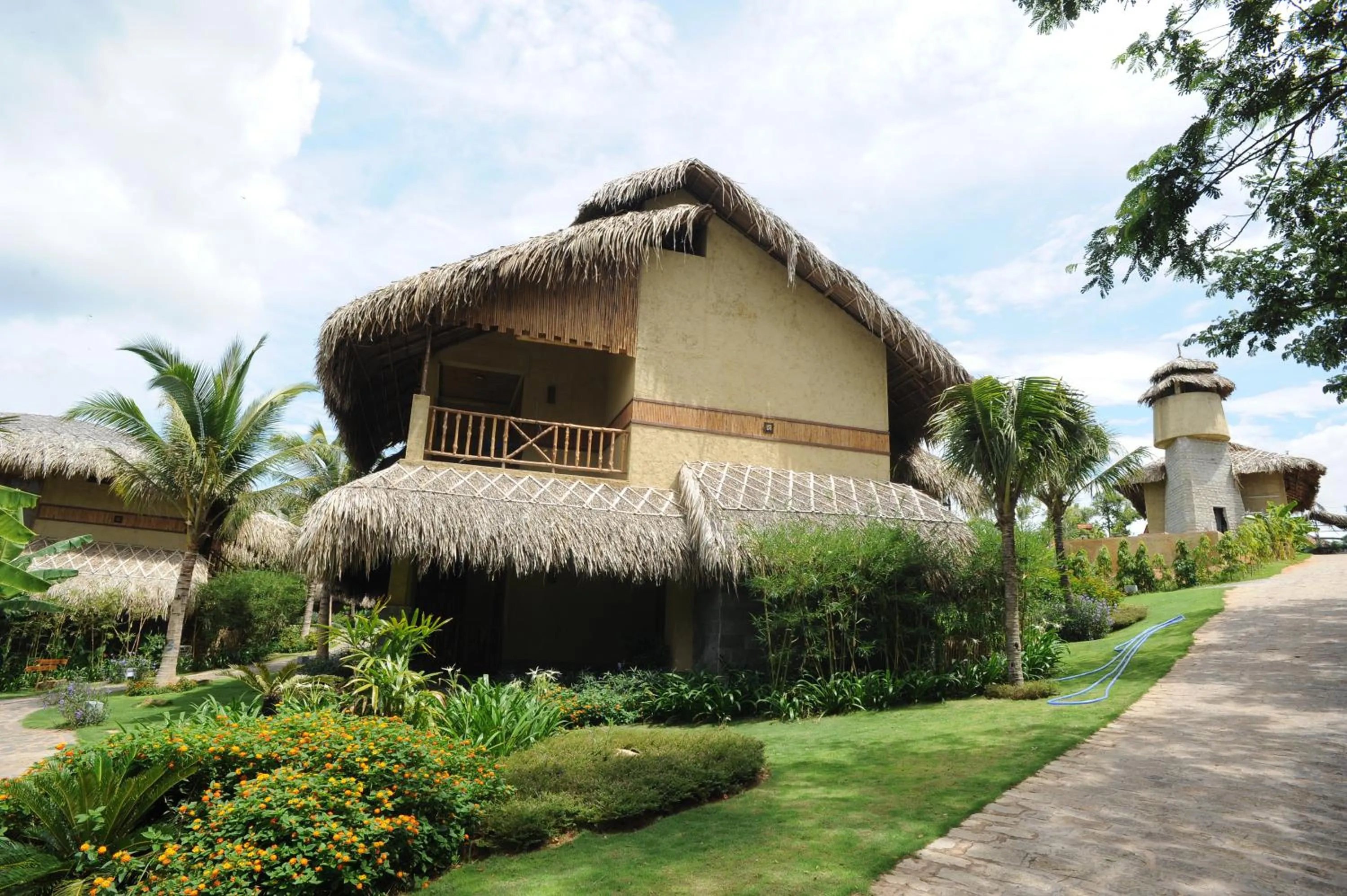 Garden in Aroma Beach Resort and Spa