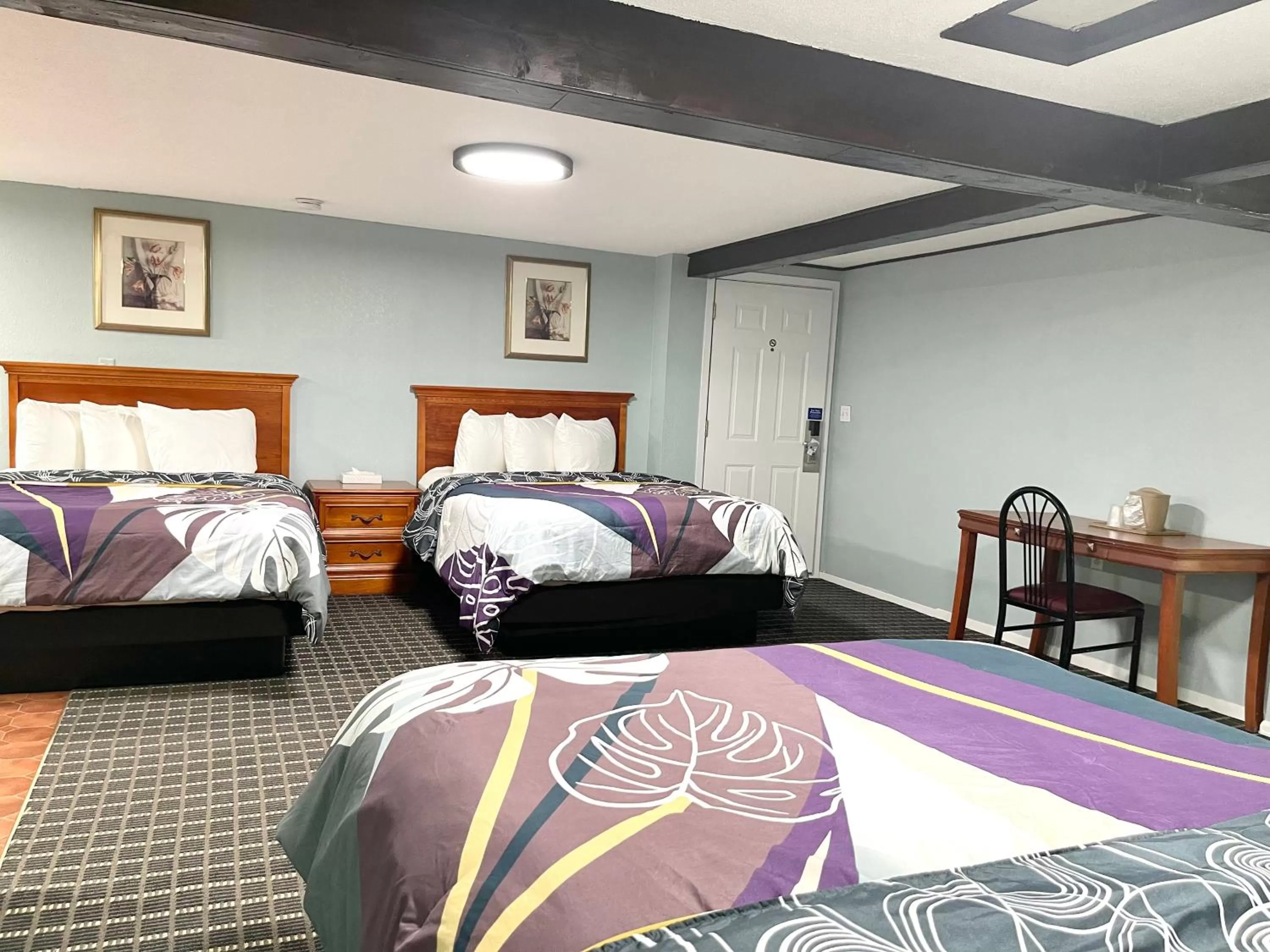 Bed in Annie Oakley Motel Oakley