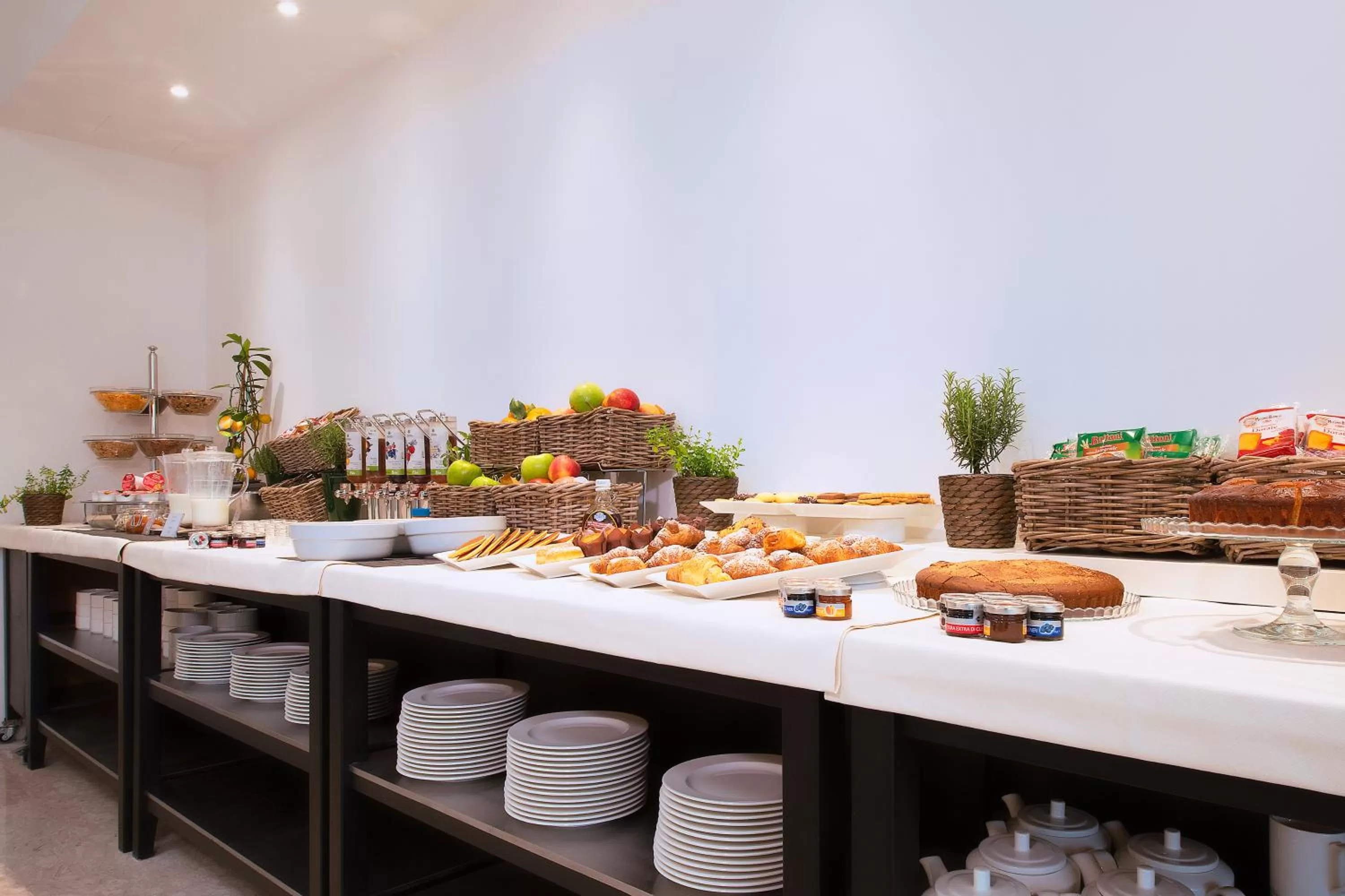 Buffet breakfast in CDH Hotel Modena