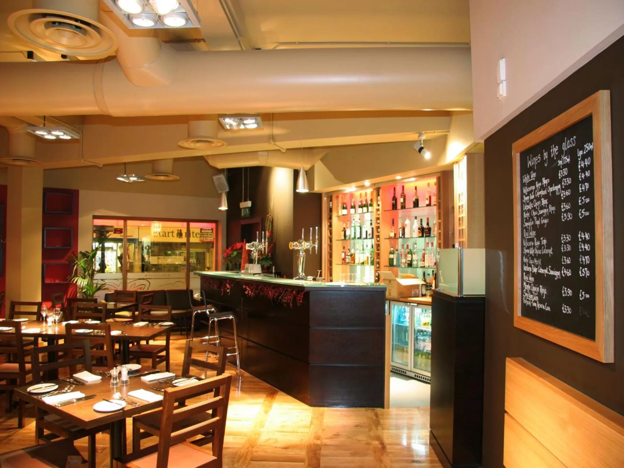 Restaurant/places to eat in The Dragon Hotel