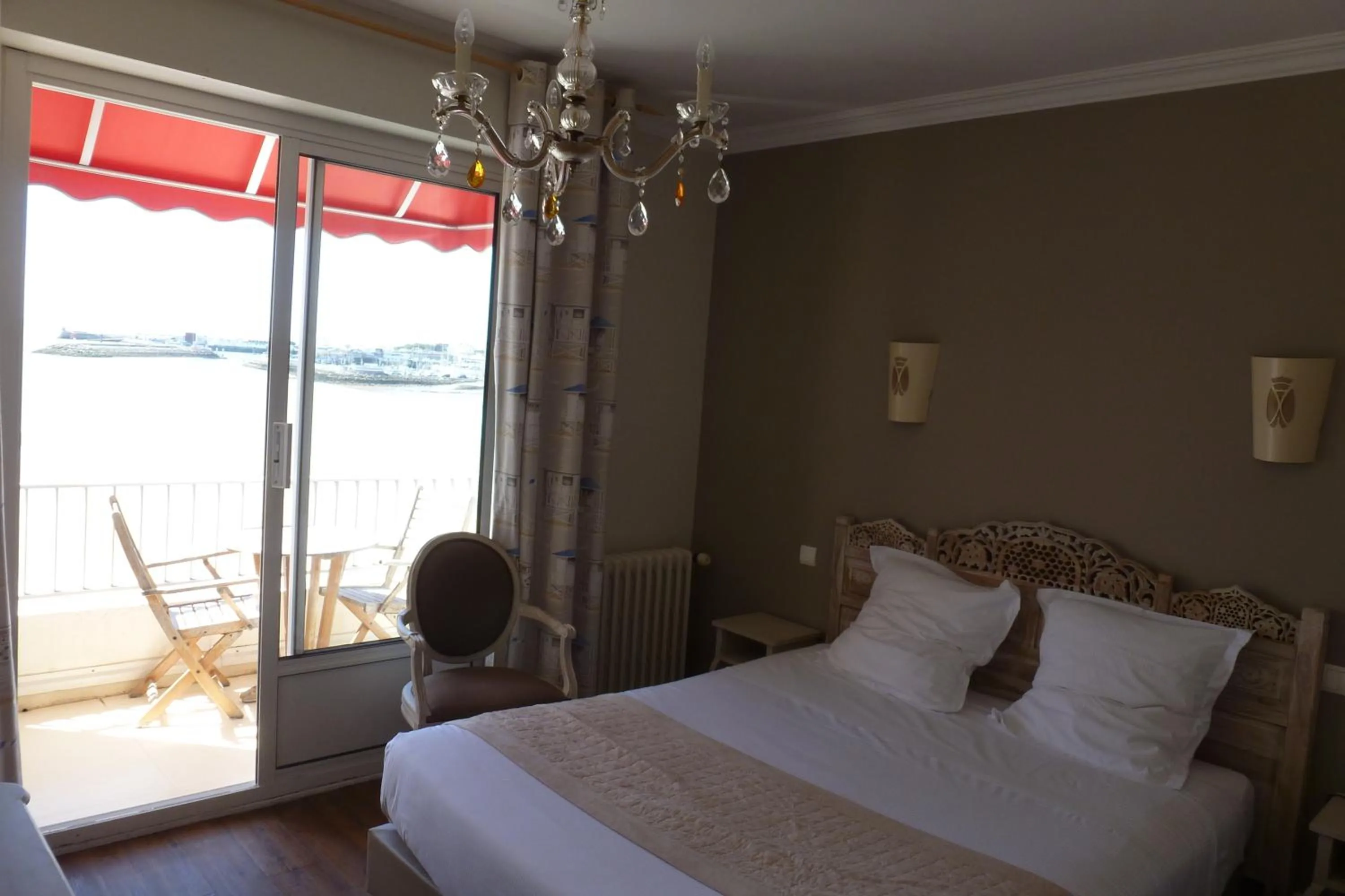 Bed in Family Golf Hotel