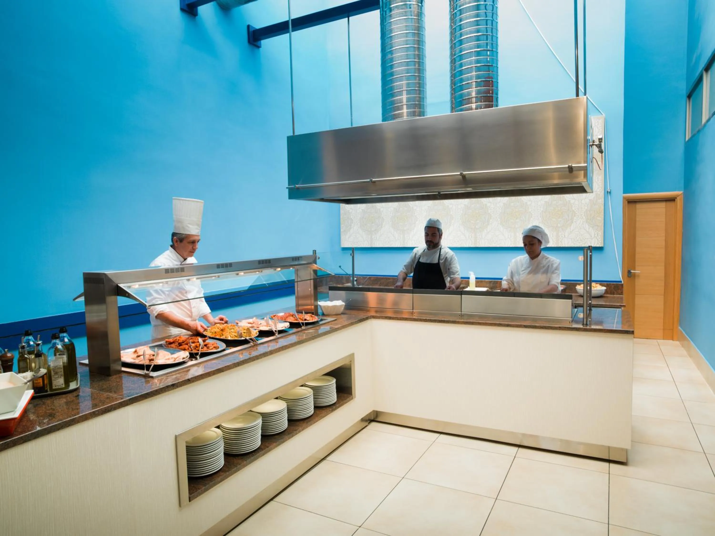 Restaurant/places to eat in Hotel Monarque Torreblanca