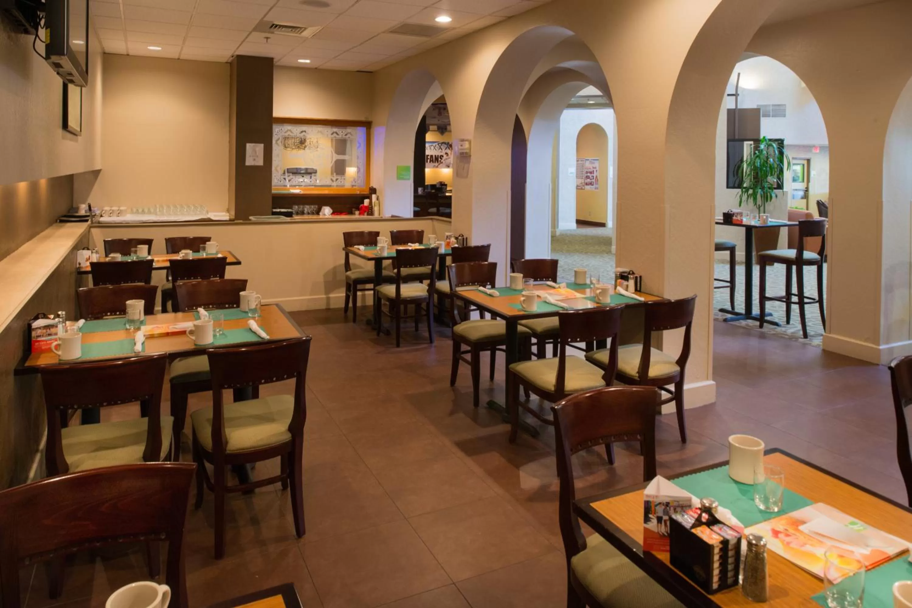 Restaurant/places to eat in GreenTree Hotel Phoenix West