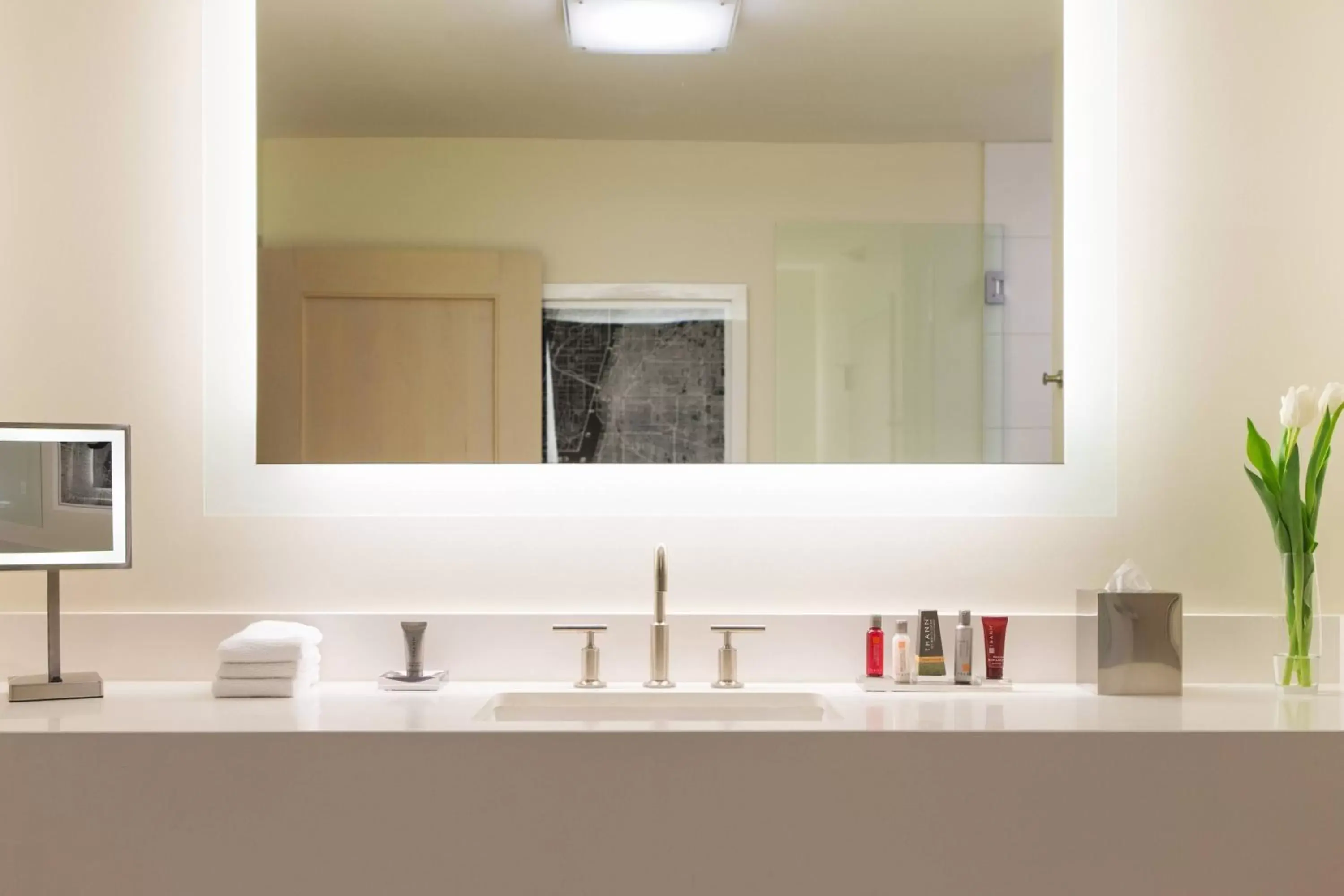 Double Room with Two Double Beds - Hearing Accessible in Chicago Marriott Downtown Magnificent Mile Double Room with Two Double Beds - Hearing Accessible in Chicago Marriott Downtown Magnificent Mile