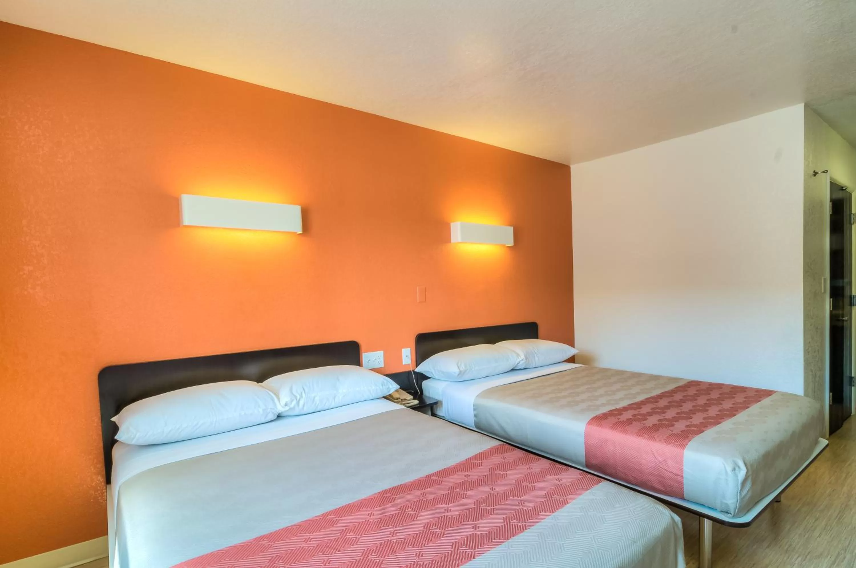Bedroom, Bed in Motel 6-Arlington Heights, IL - Chicago North Central