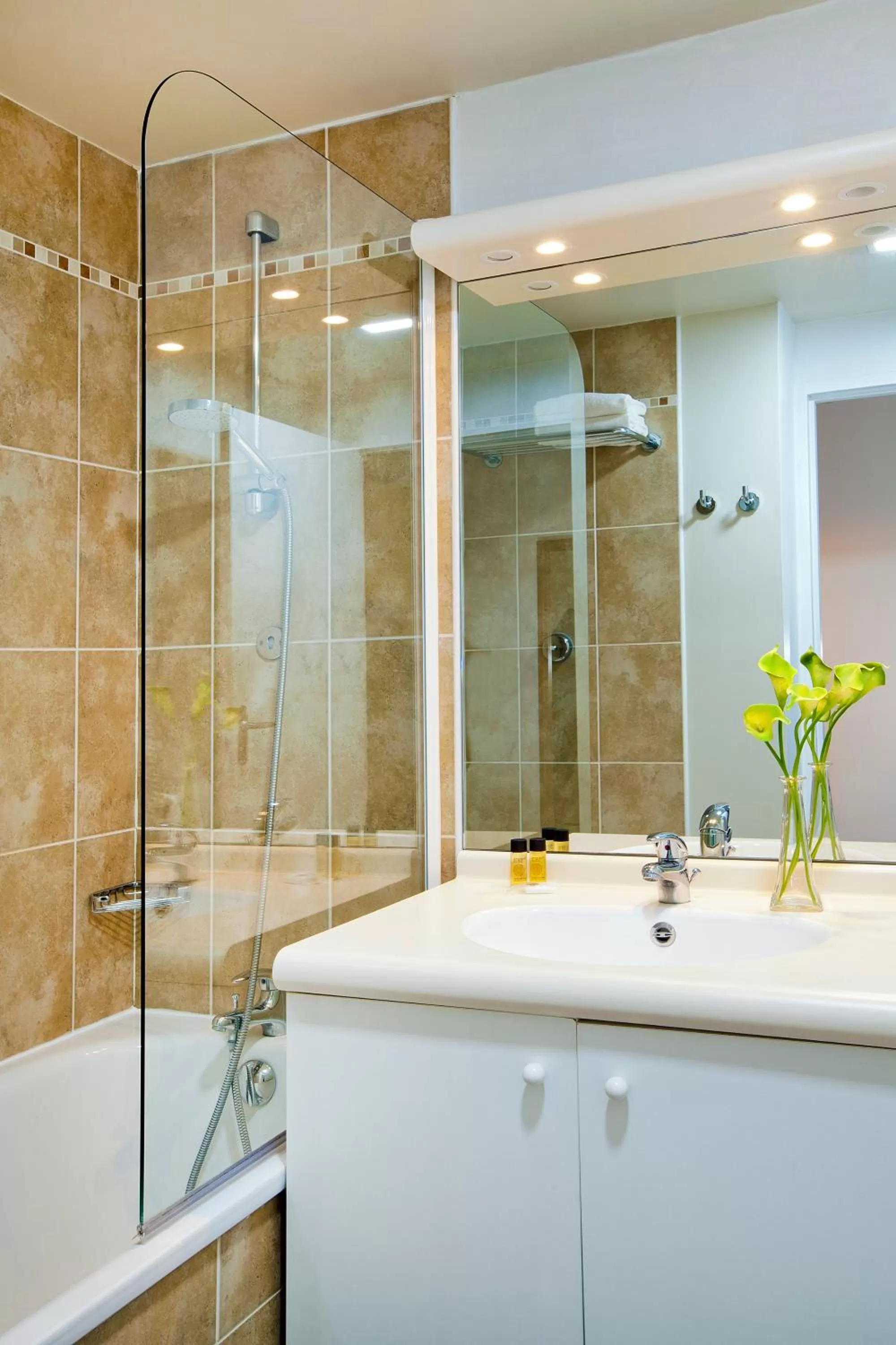 Bathroom in Residhome Paris Saclay " Bures sur Yvette "