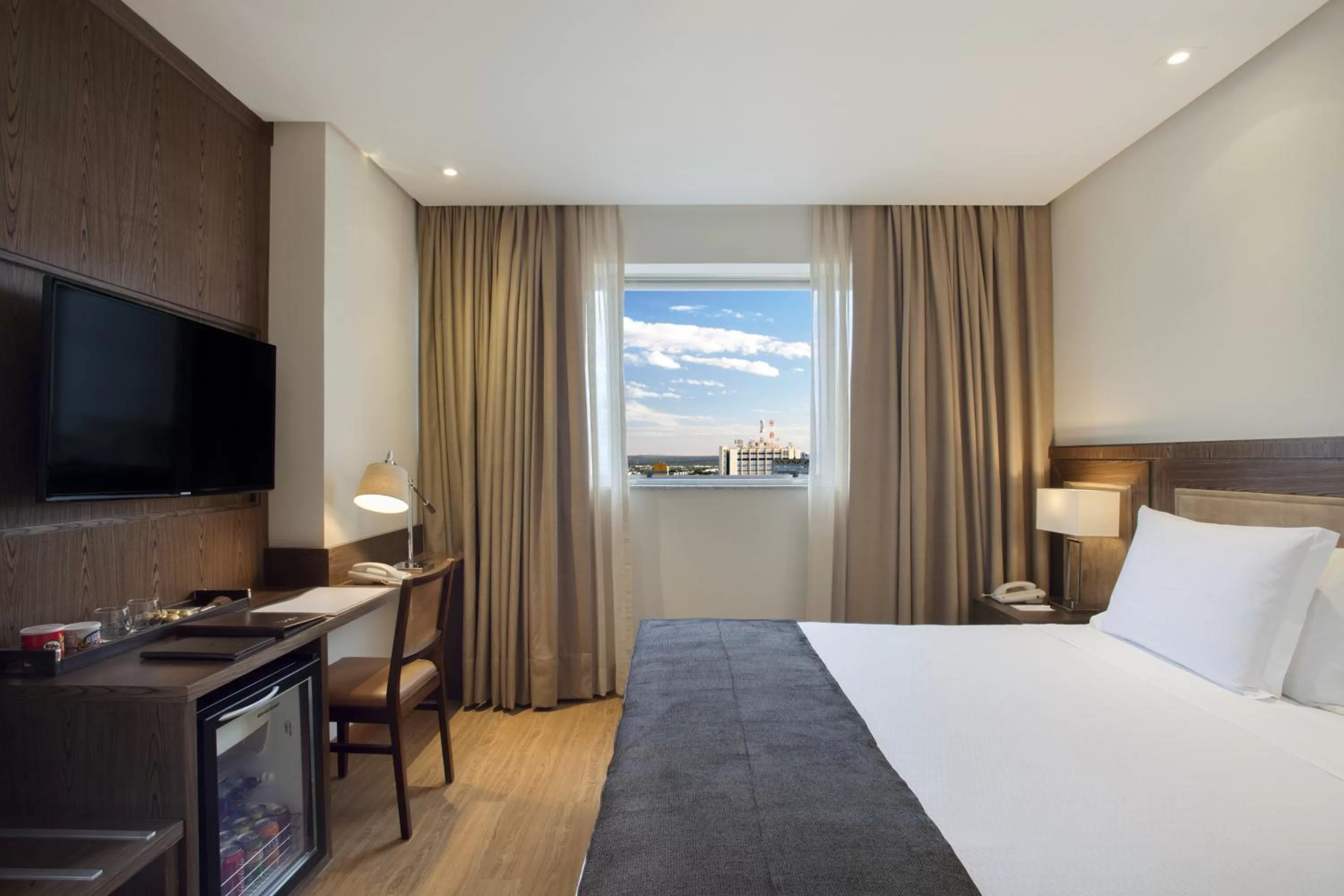 Photo of the whole room, Bed in Windsor Brasilia Hotel