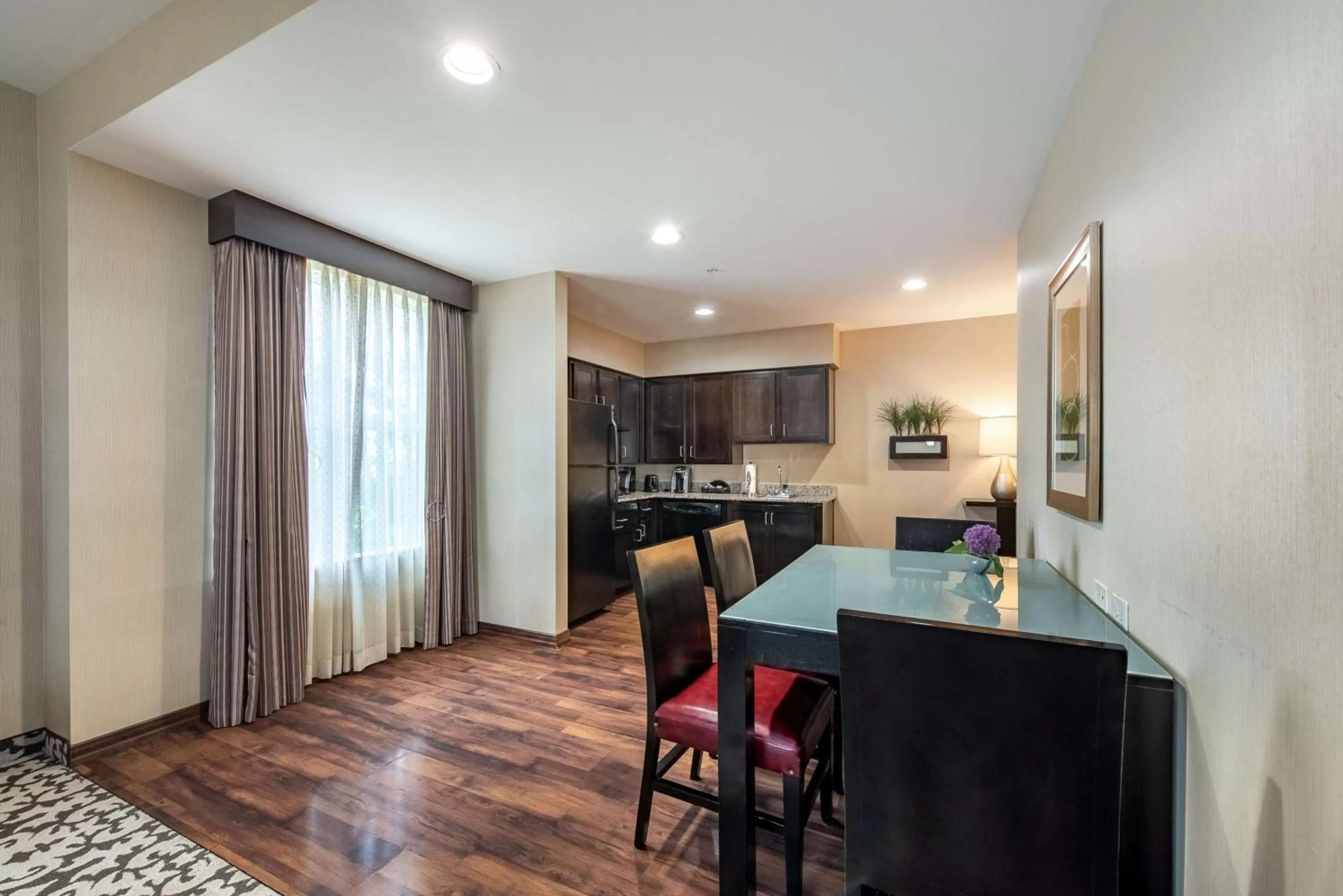 Kitchen or kitchenette in Homewood Suites by Hilton Oxnard/Camarillo