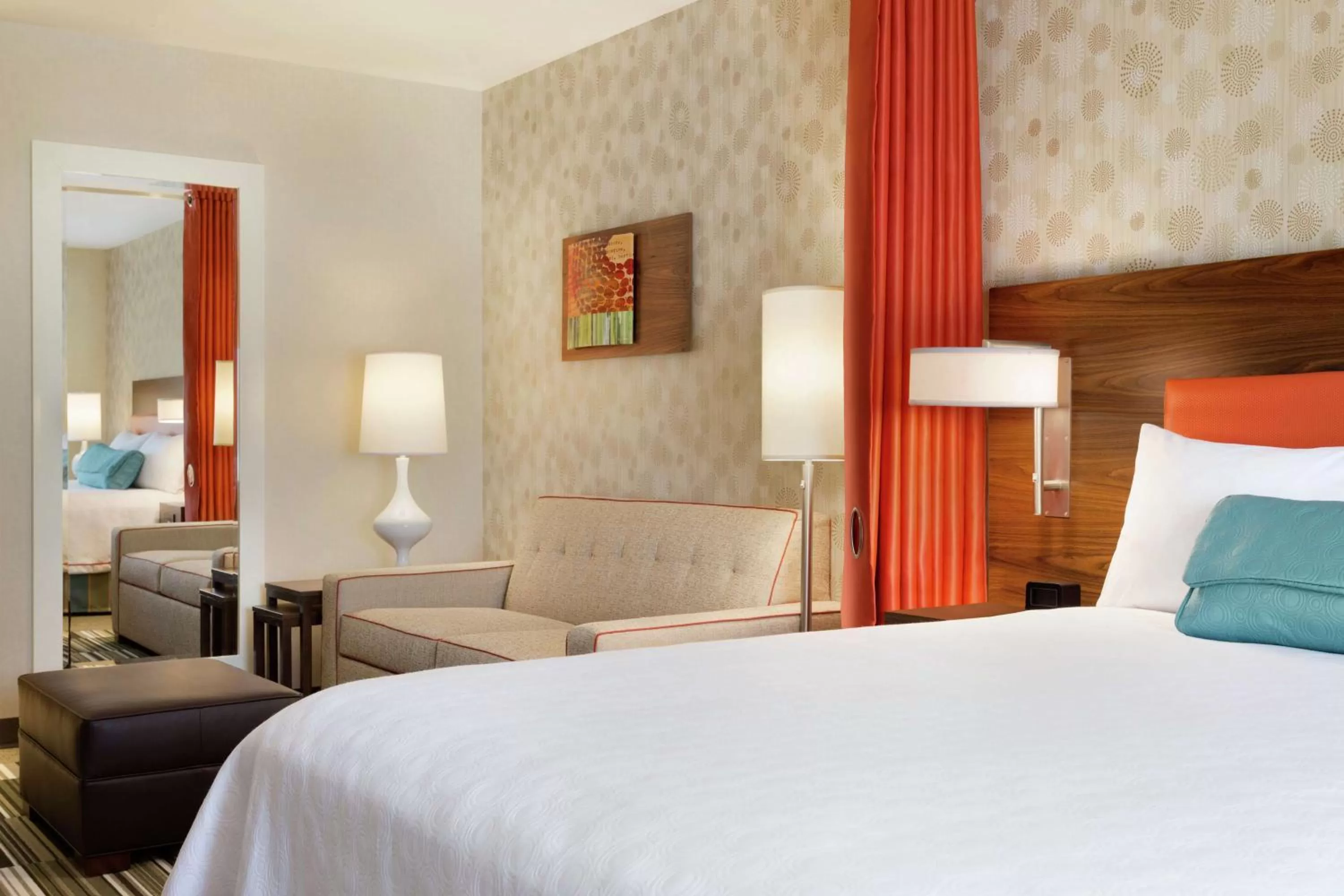 Living room, Bed in Home2 Suites By Hilton Richland