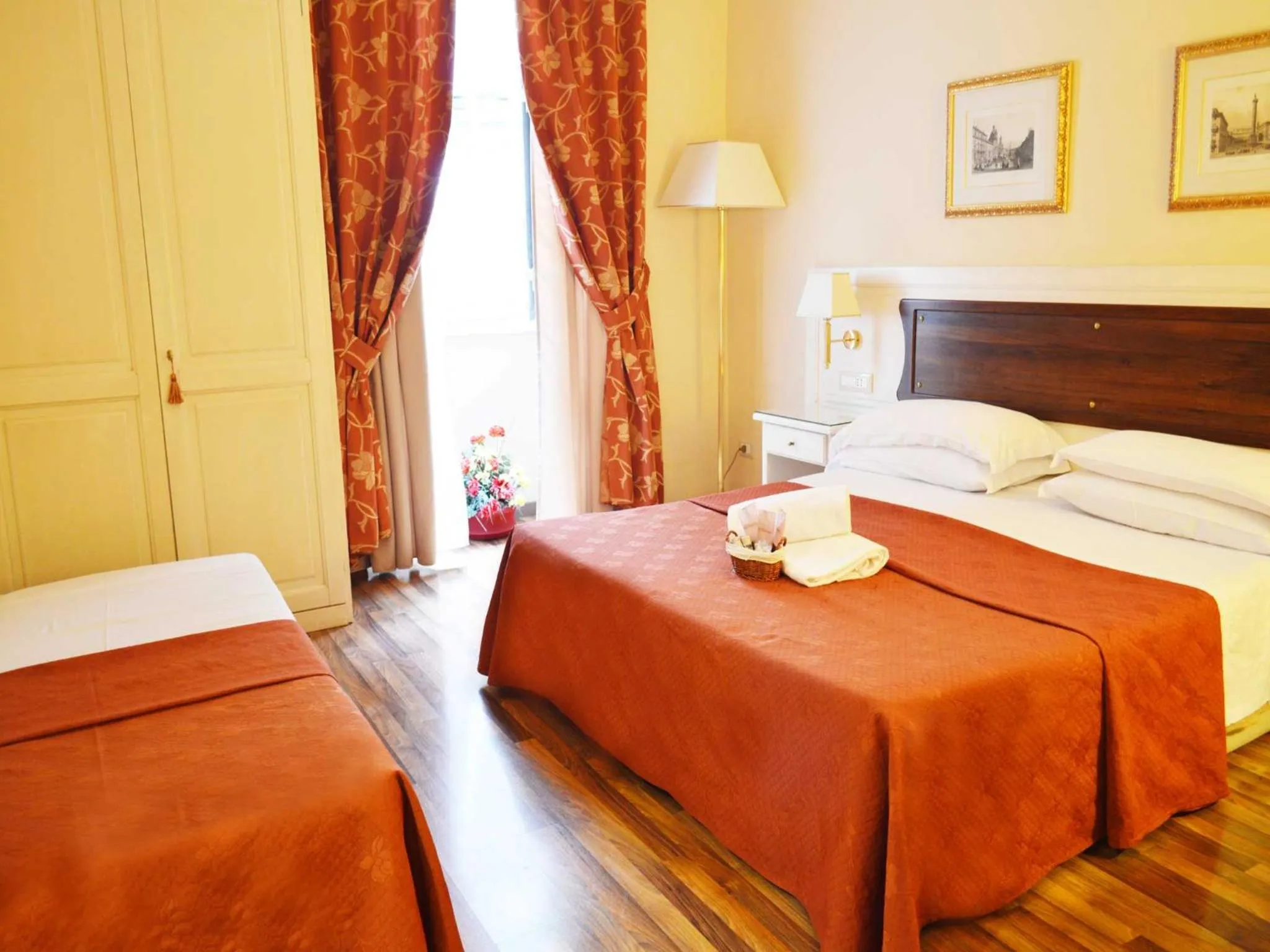 Photo of the whole room, Bed in Residenza Domiziano