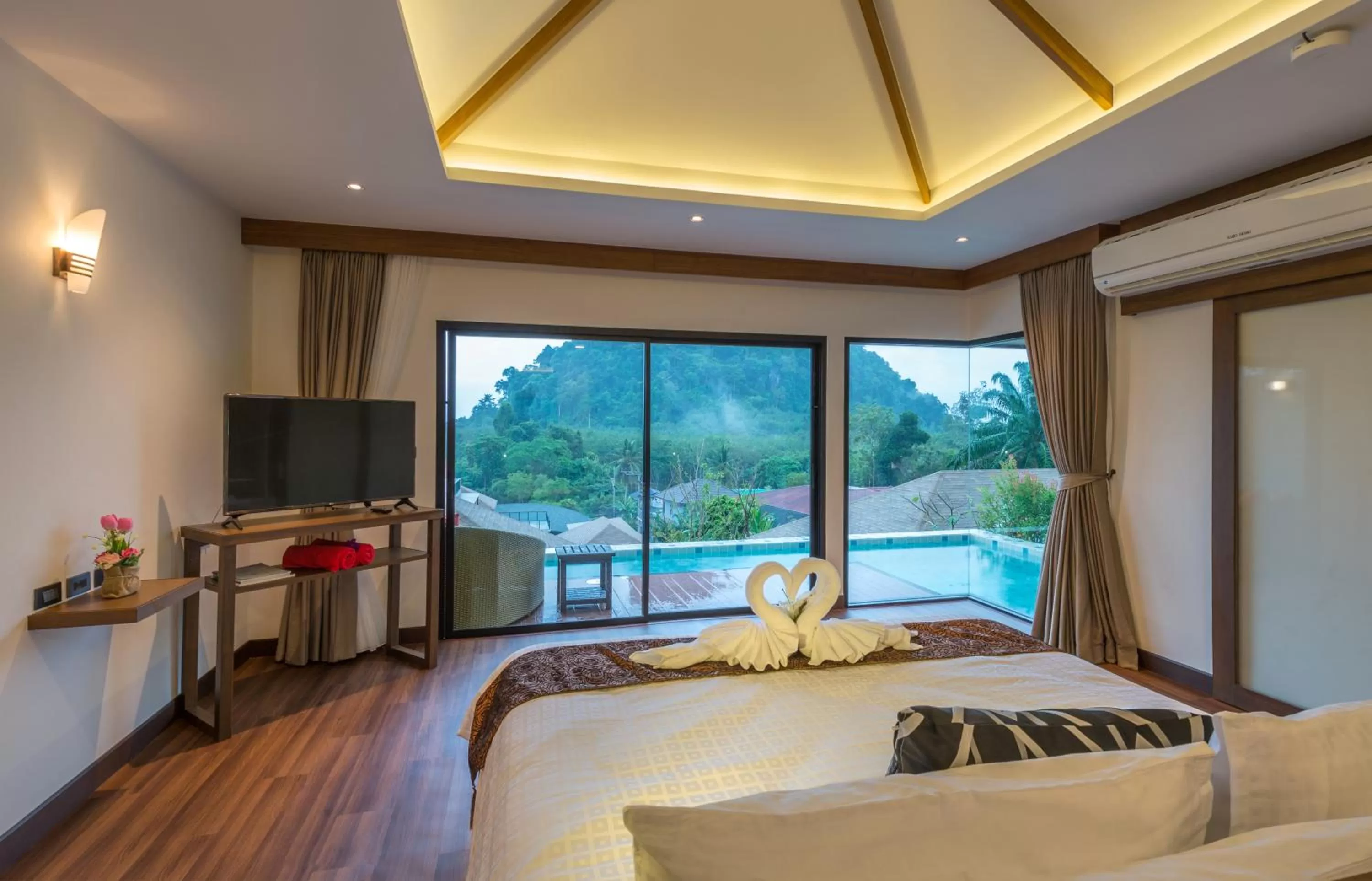 Communal lounge/ TV room in Cher​mantra​ Aonang​ Resort & Pool​ Suite