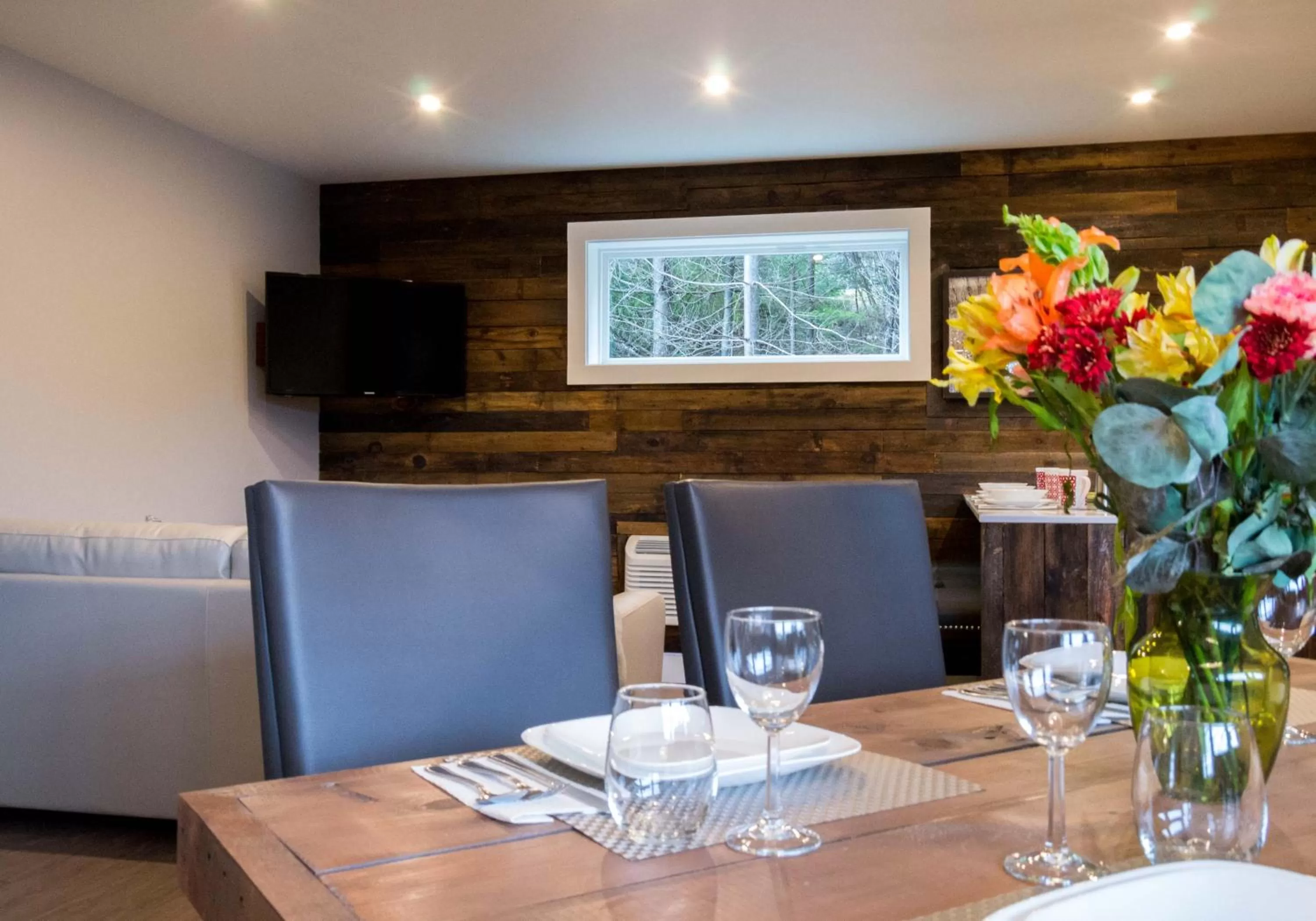 Dining area in Lake Placid Inn: Residences