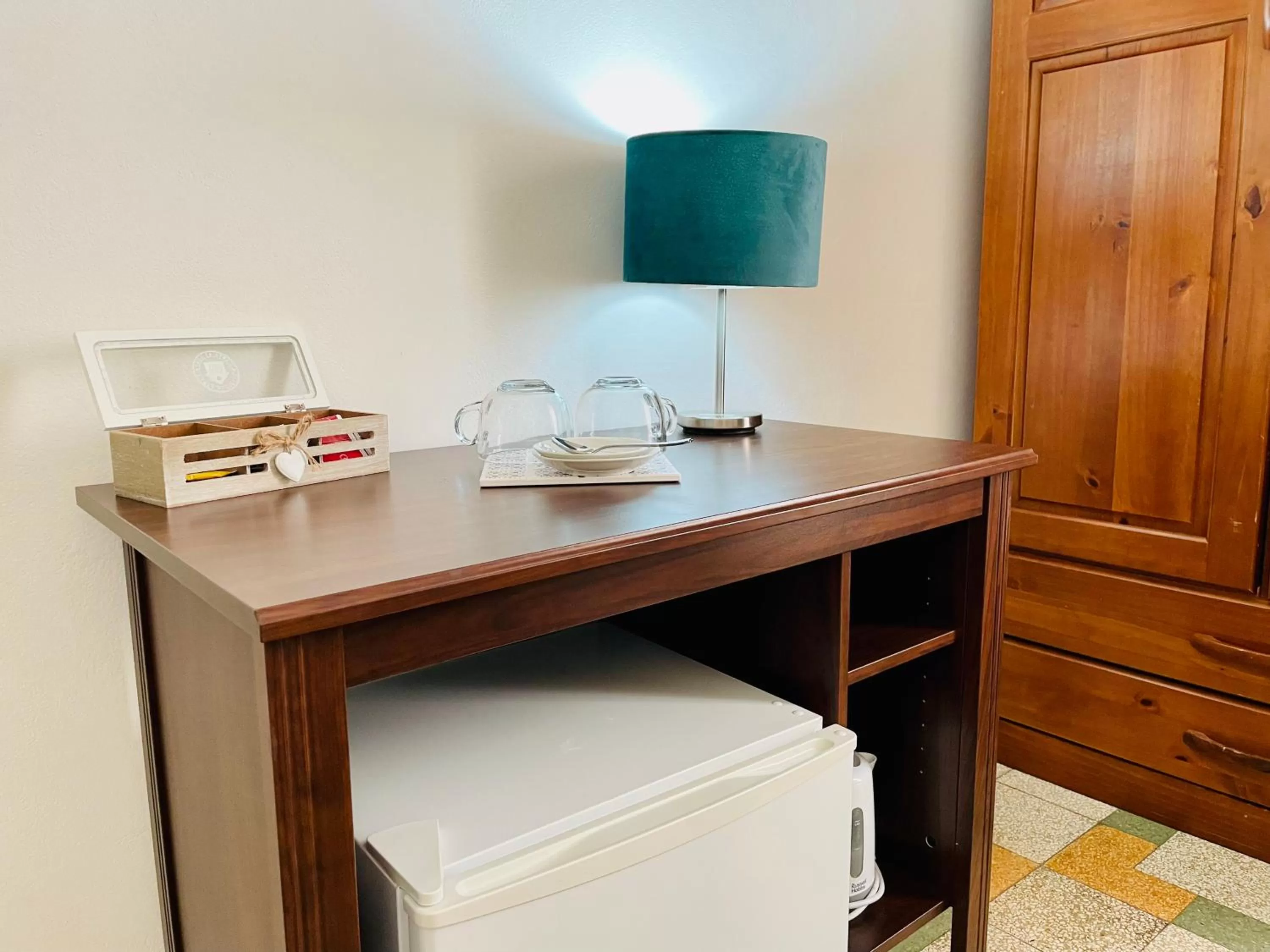 hair dresser, TV/Entertainment Center in Casa Verga