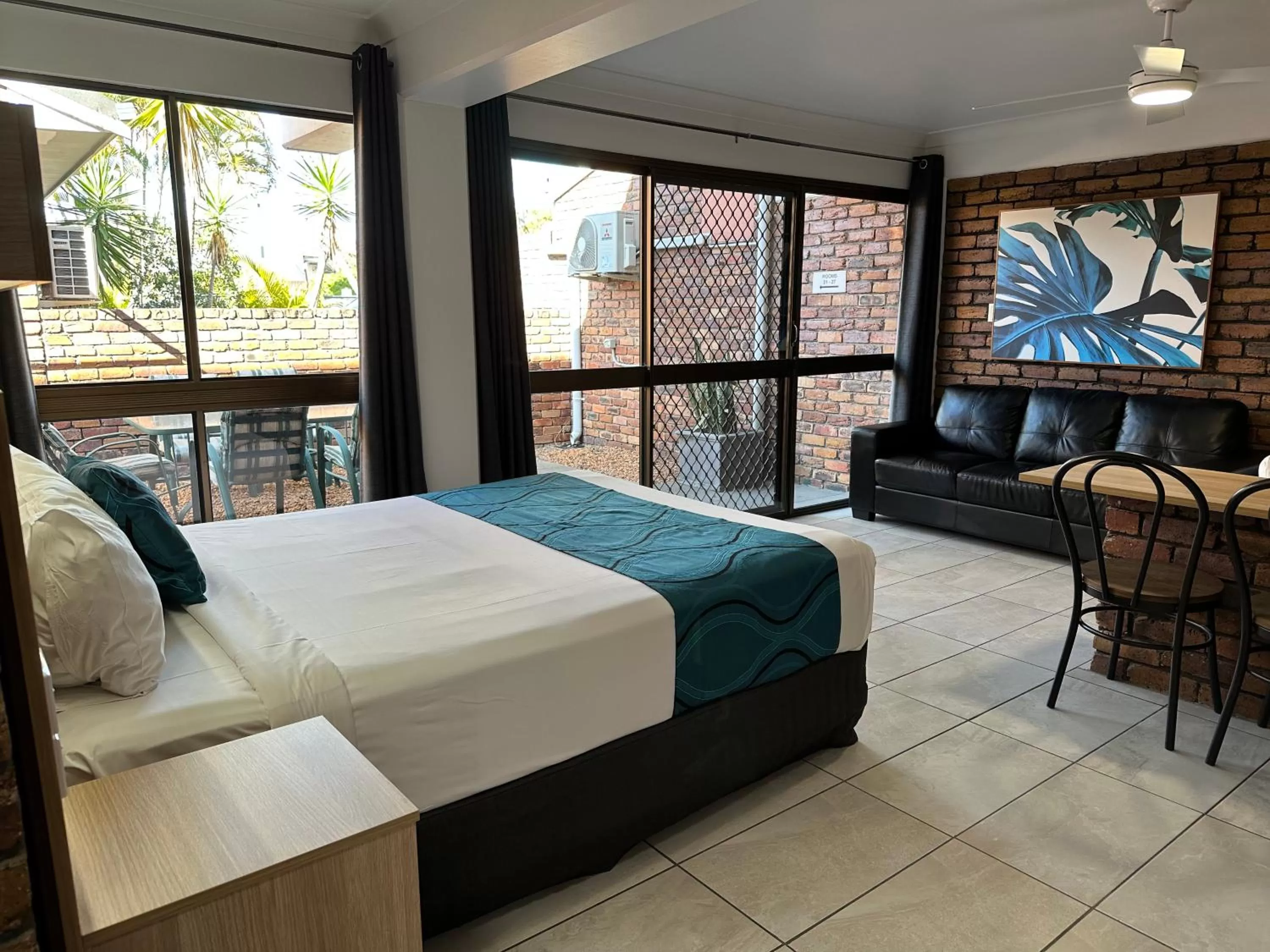 Bed in Logan City Motor Inn