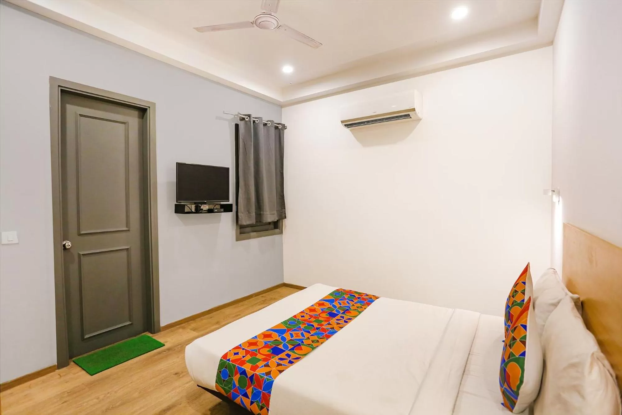 TV and multimedia, Bed in FabHotel Roseman