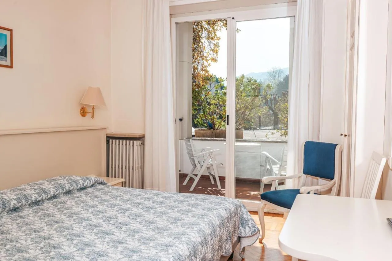 Bedroom, Bed in Hotel Royal