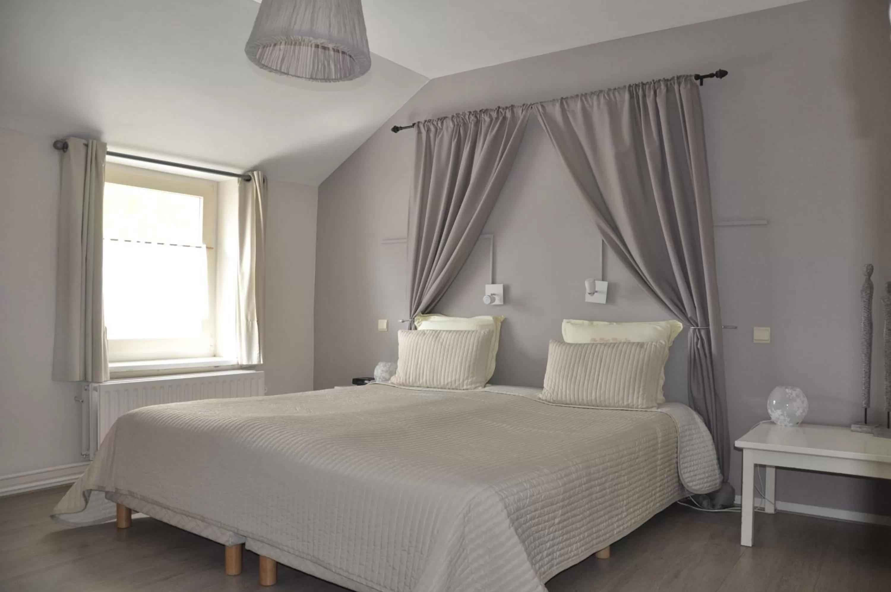 Bedroom, Bed in Hotel Restaurant The Kings Head Inn