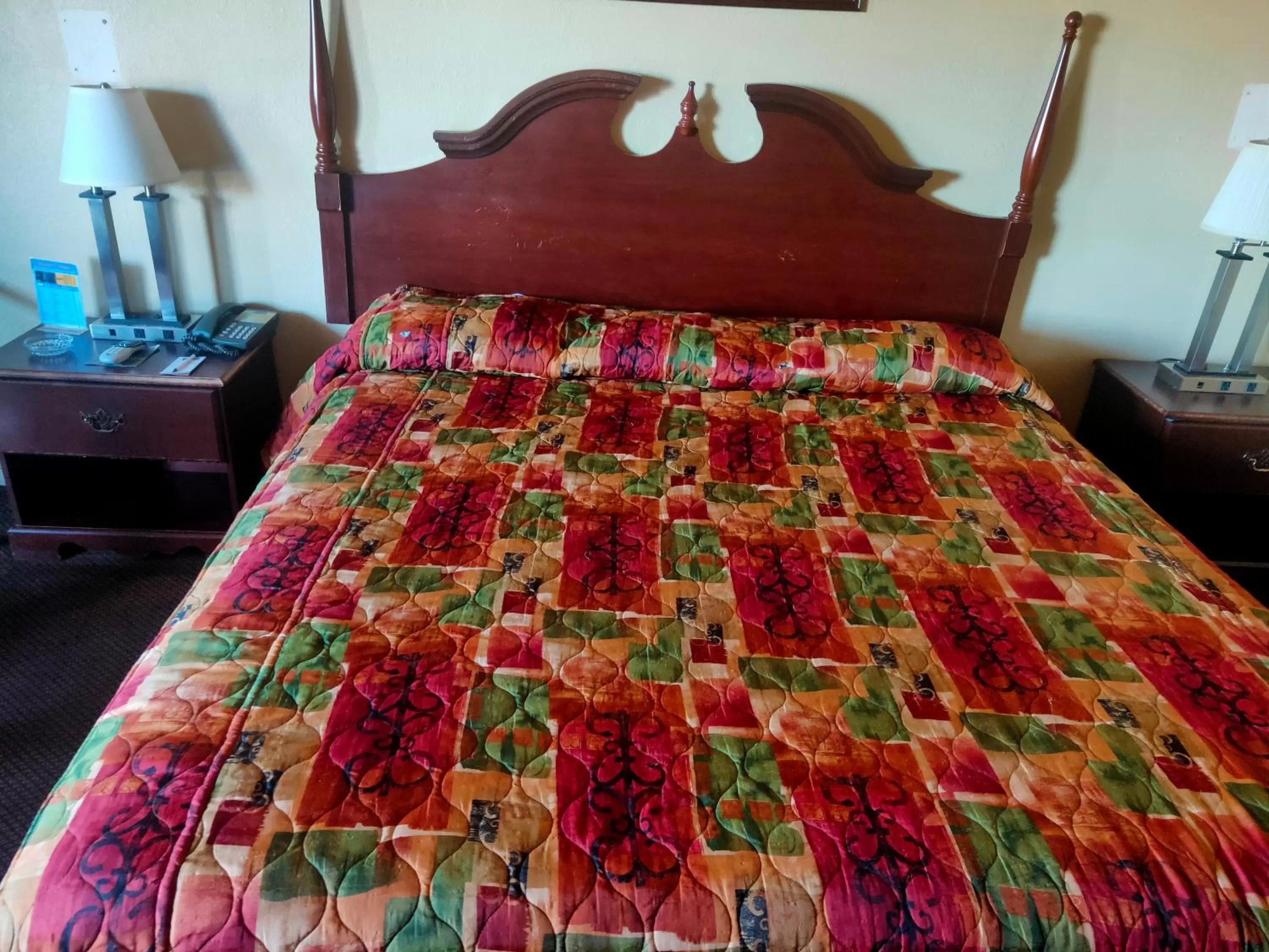 Bed in El Rancho Motel