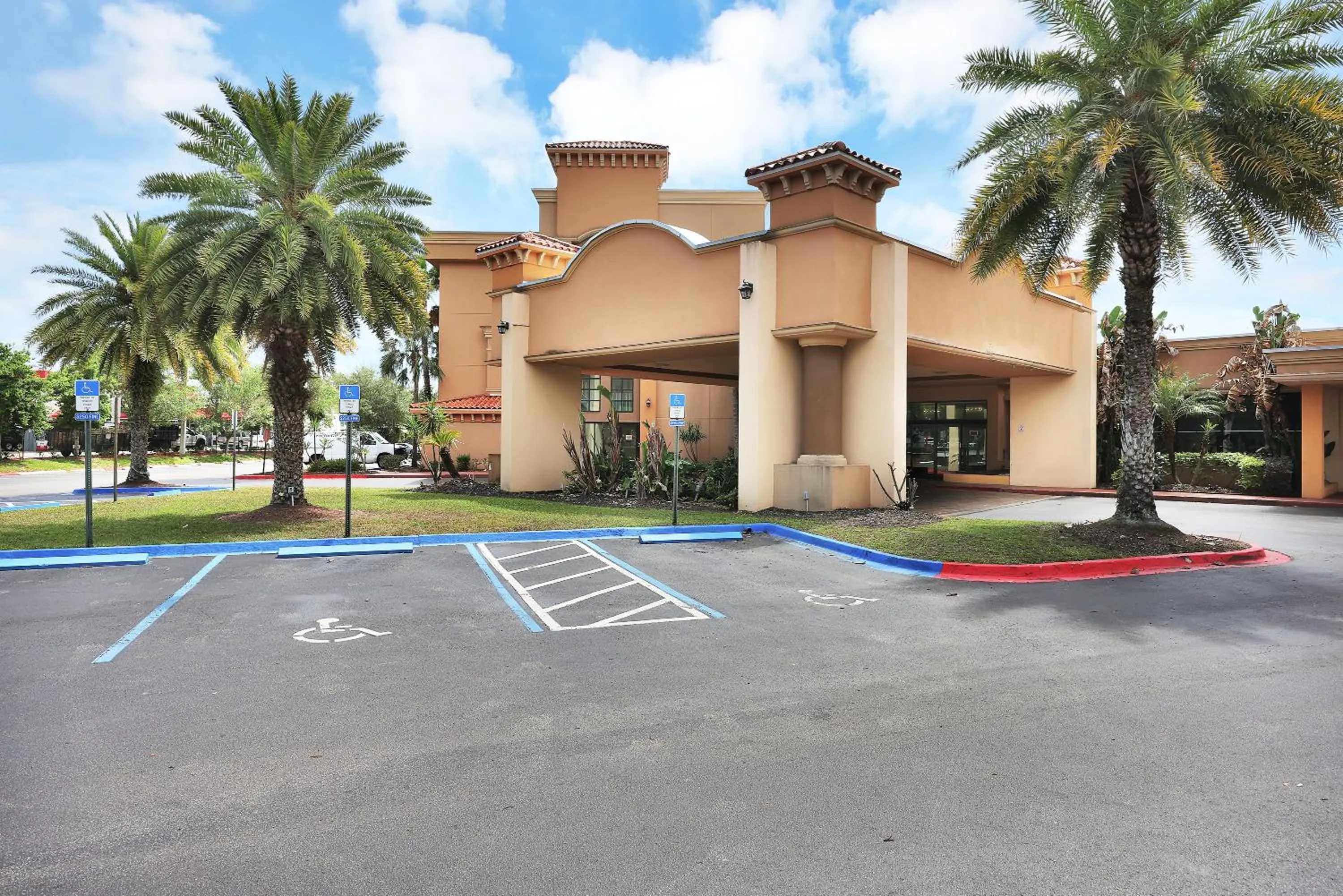 Property building in Ramada by Wyndham Jacksonville I-95 by Butler Blvd