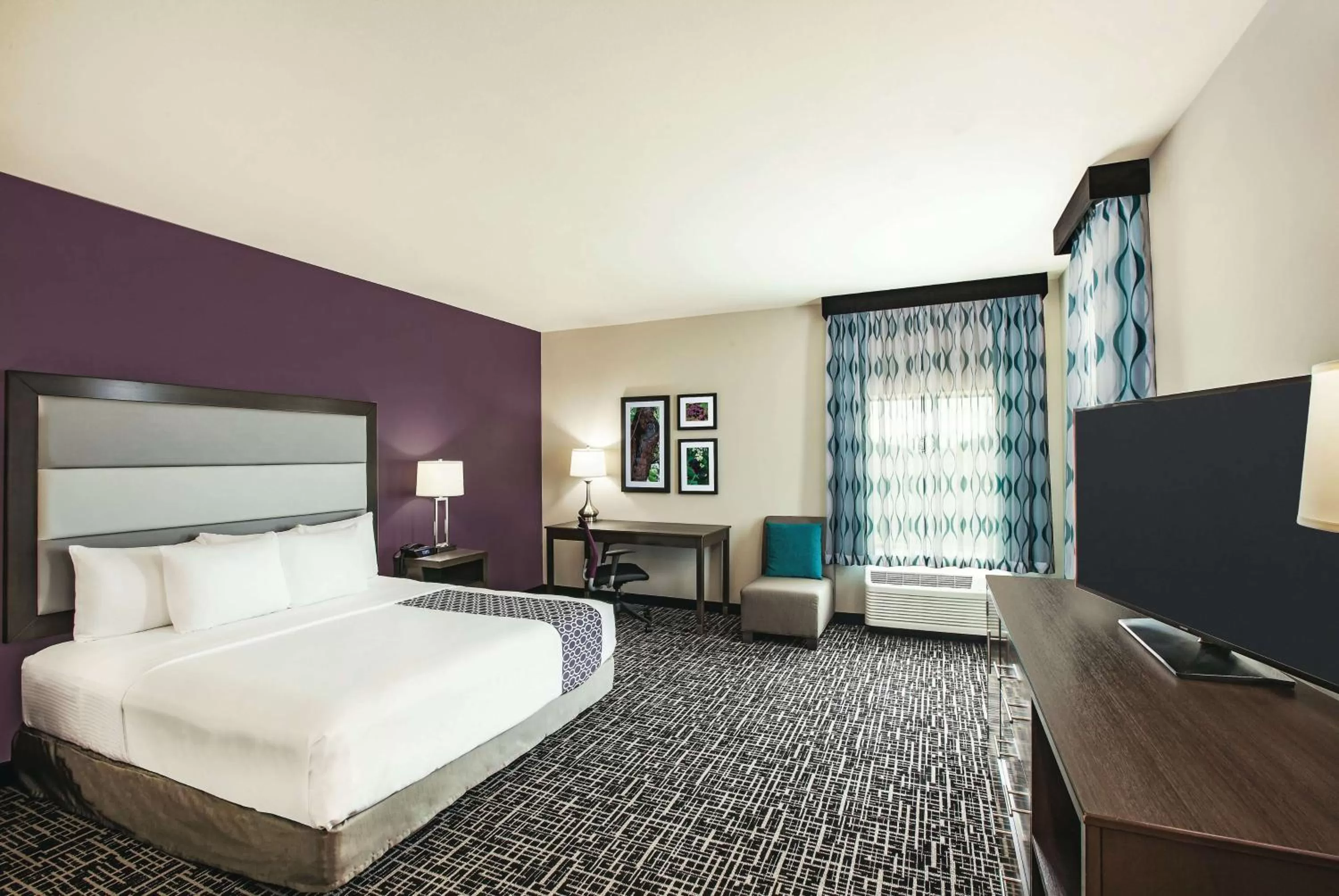 Photo of the whole room, Bed in La Quinta by Wyndham McAllen La Plaza Mall