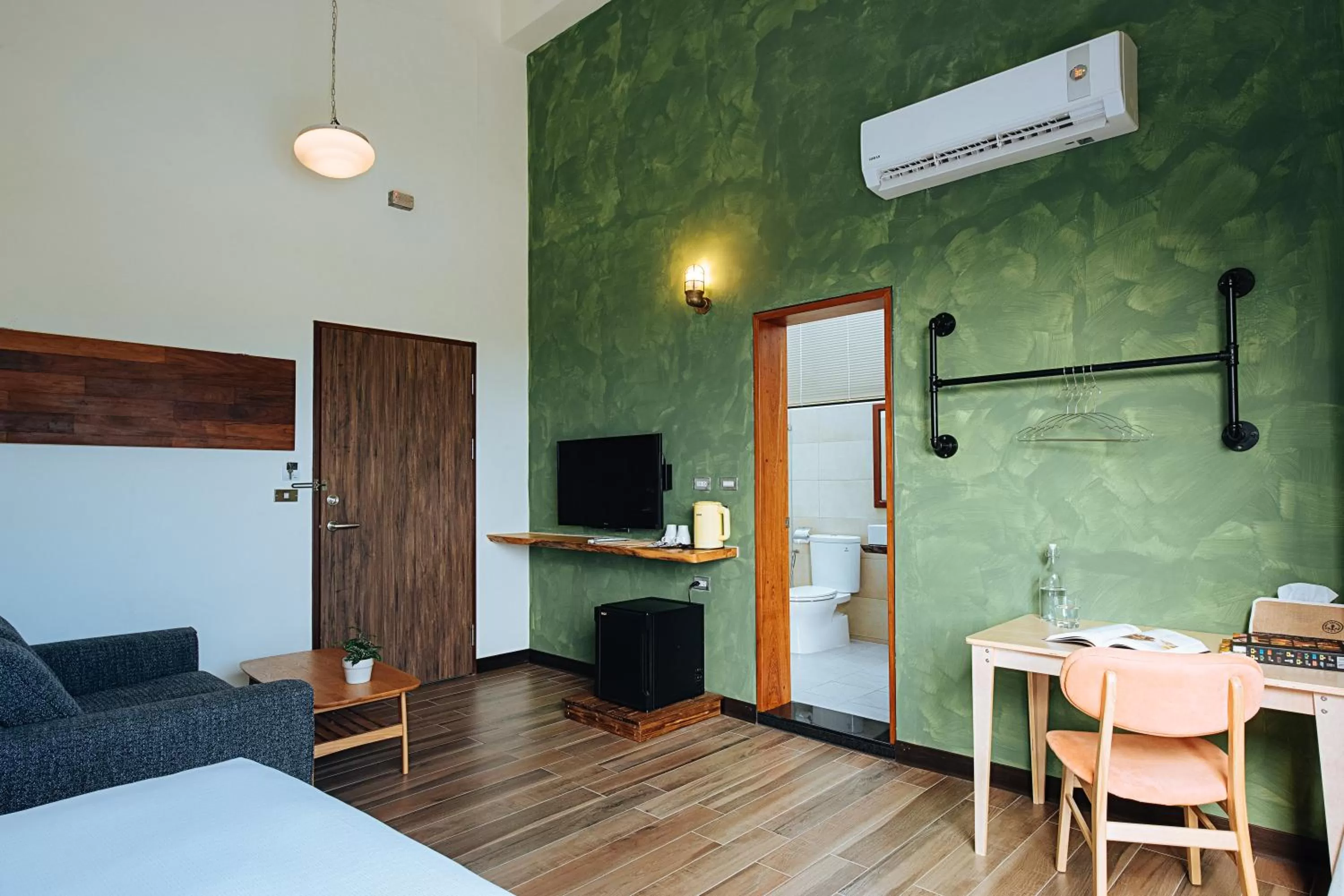 TV and multimedia, TV/Entertainment Center in Chillax Inn B&B