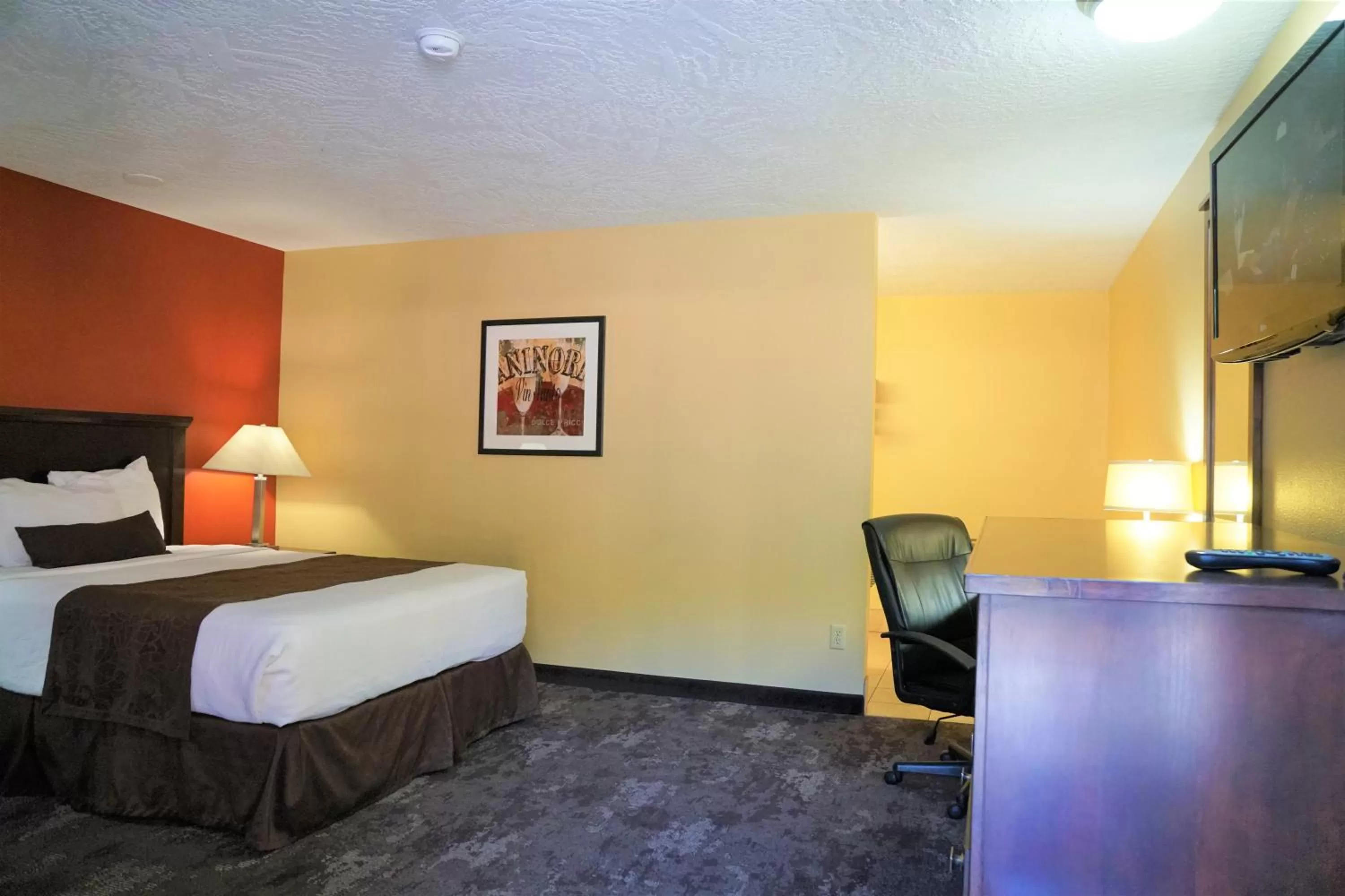 Bed in McMinnville Inn