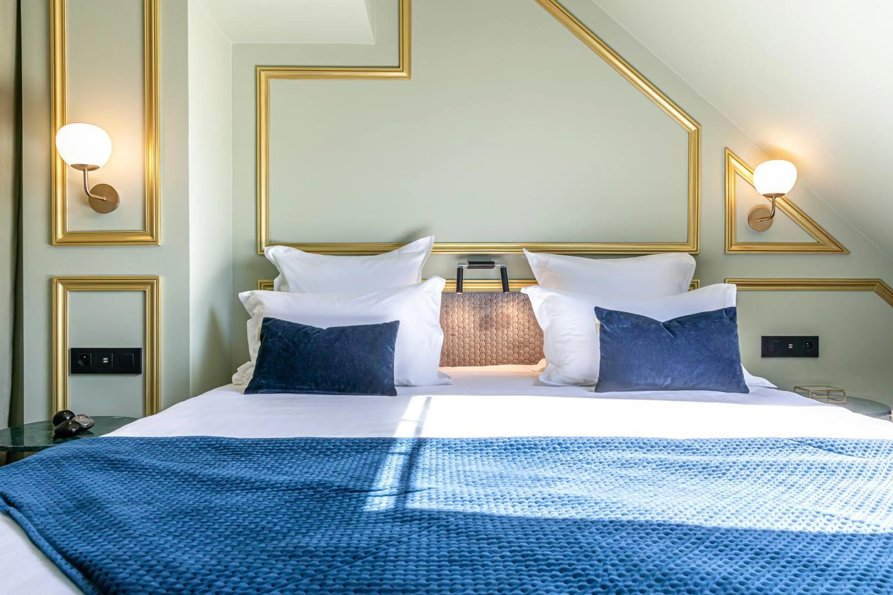 Bed in Hôtel Veryste & Spa Paris