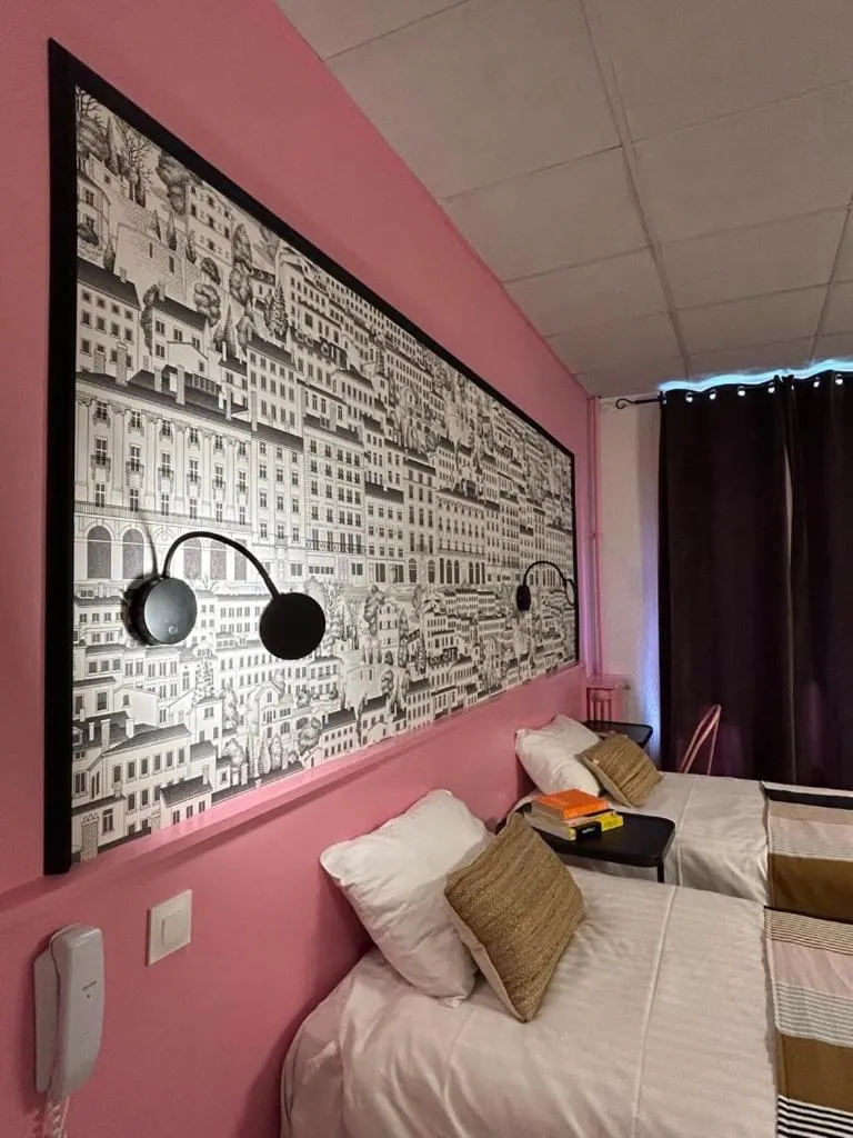 Bed in Hôtel de la Croix-Rousse