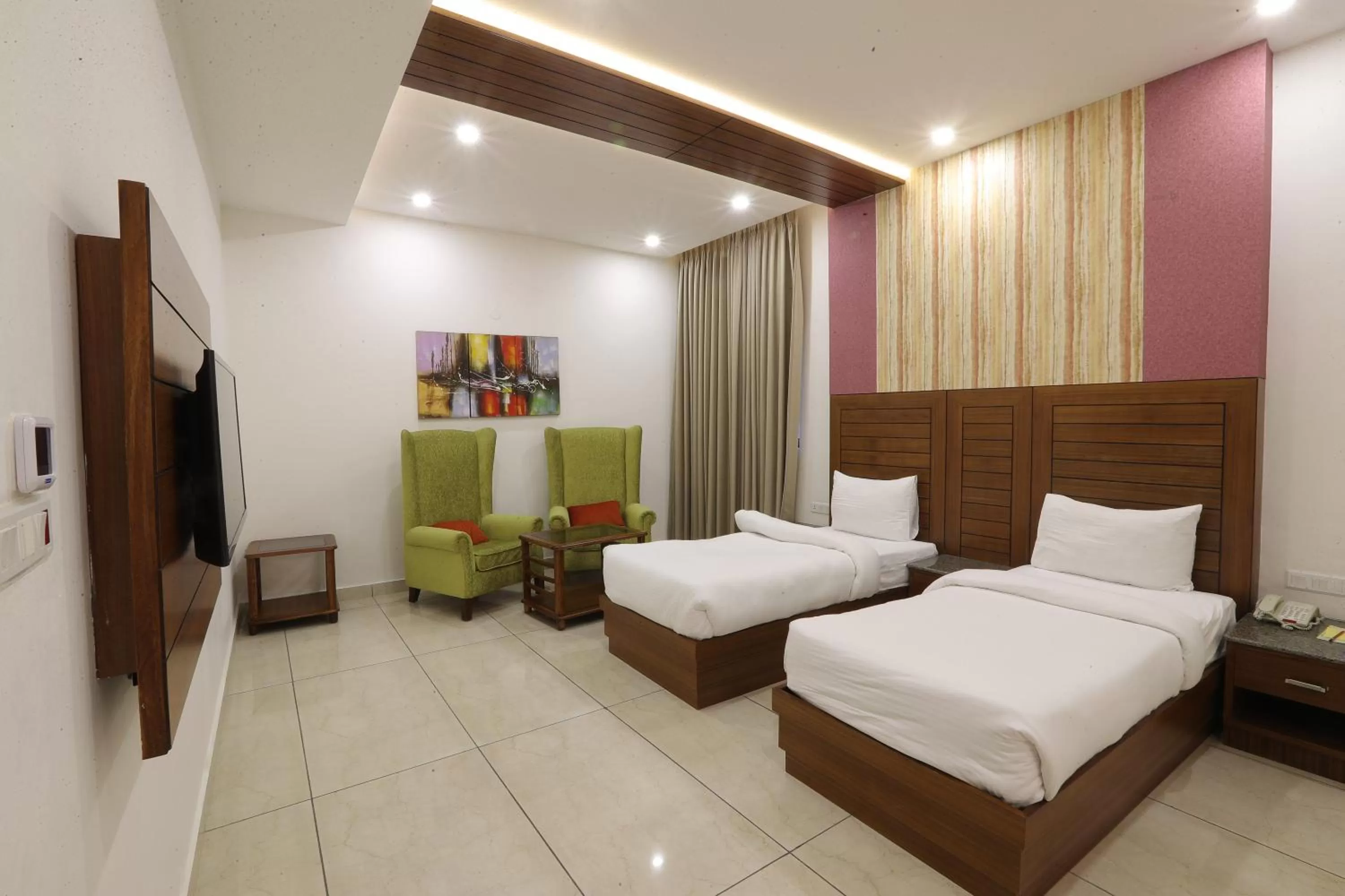 TV and multimedia, Bed in Grand Hotel Nawanshahr